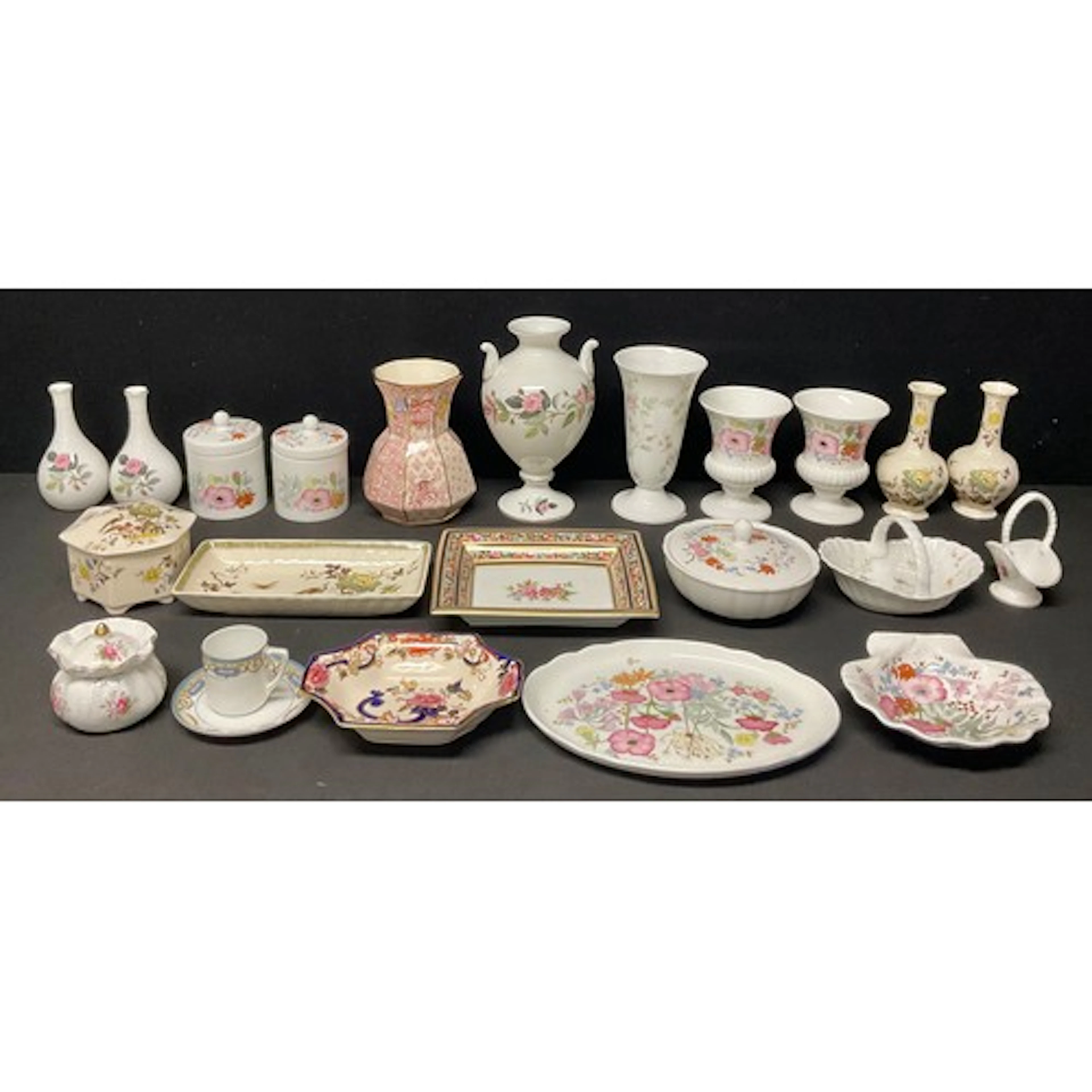 Wedgewood - Meadow Sweet pattern inc pair of vases, part dr...