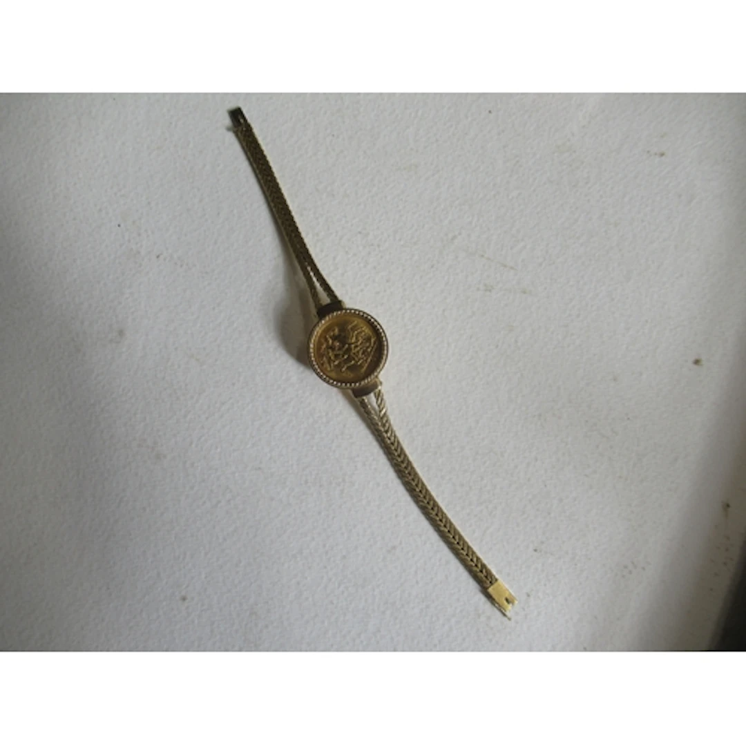 A 1929 gold sovereign, in 9ct gold mount forming a bracelet,...