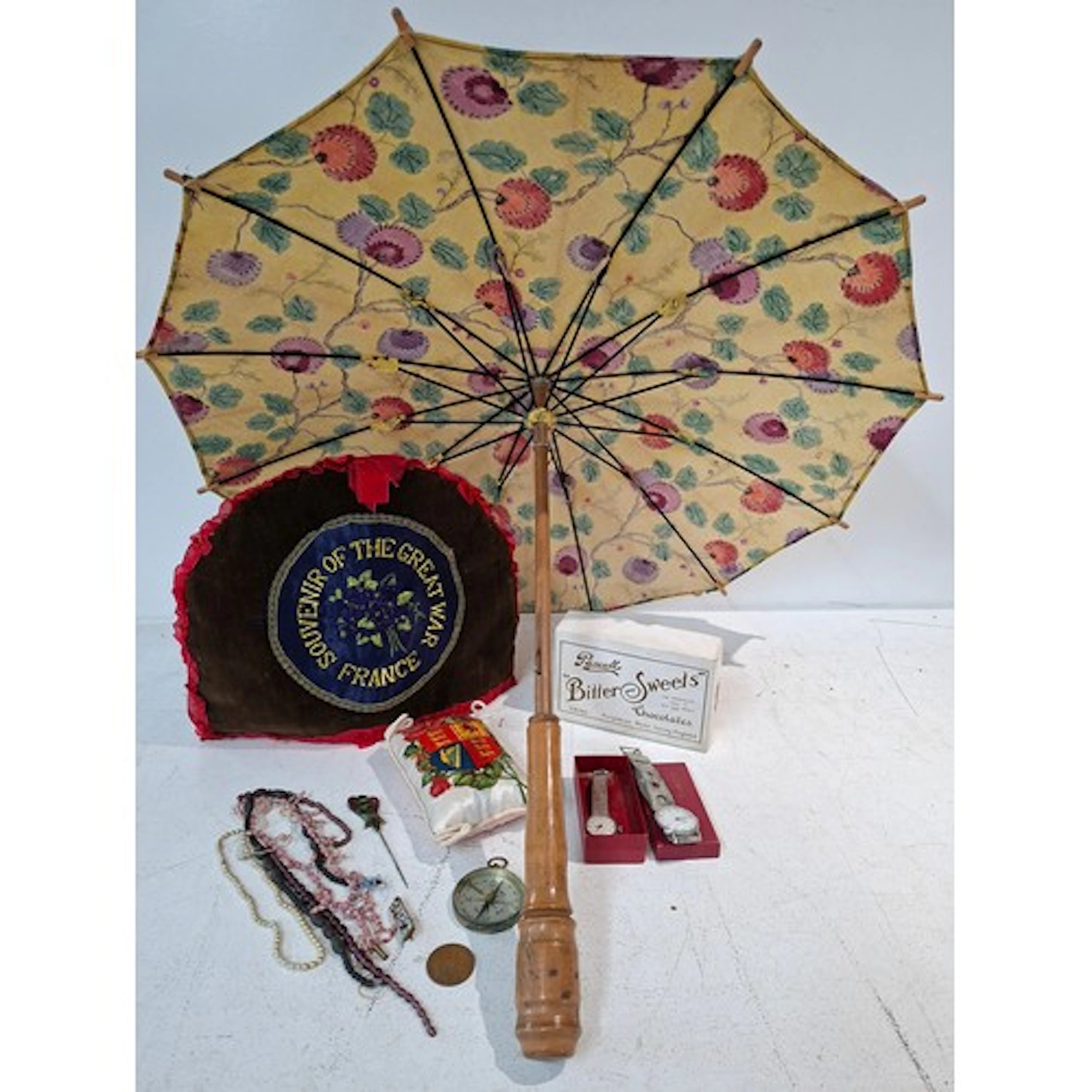 A small mixed vintage lot comprising an embroidered Great Wa...