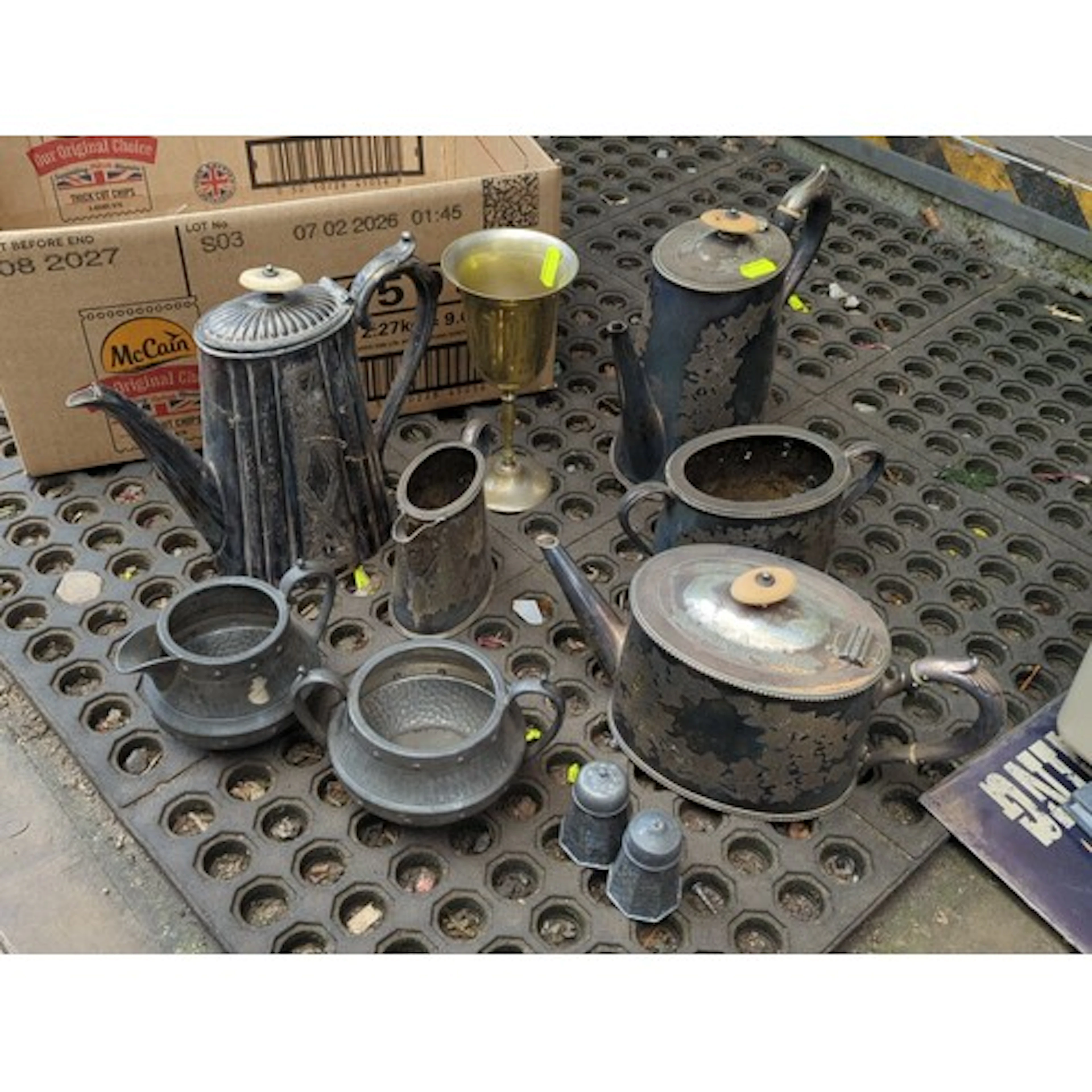 A group of silverplate and pewter tea and table wares compri...