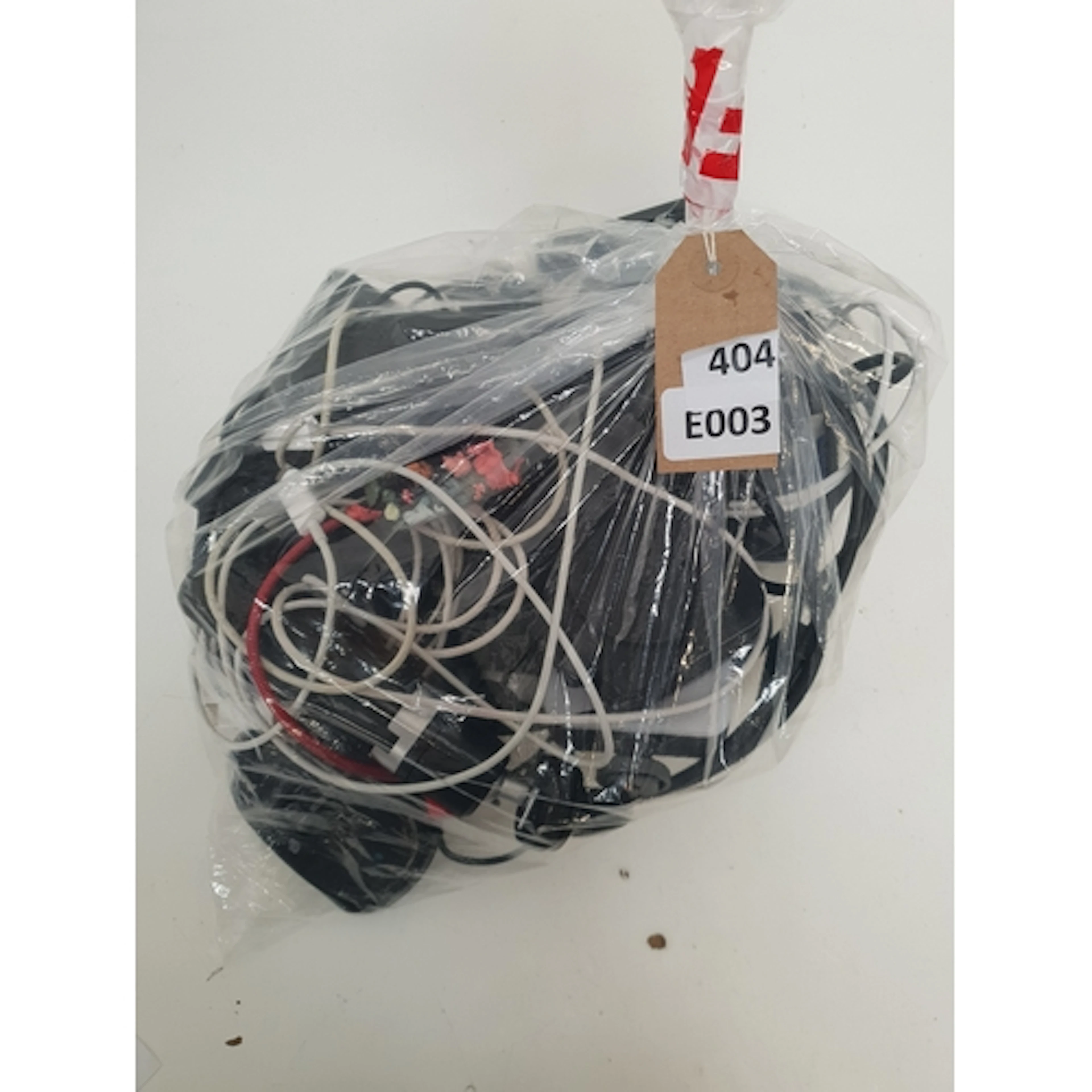 ONE BAG OF MIXED ELECTRONICS including a mouse and torch