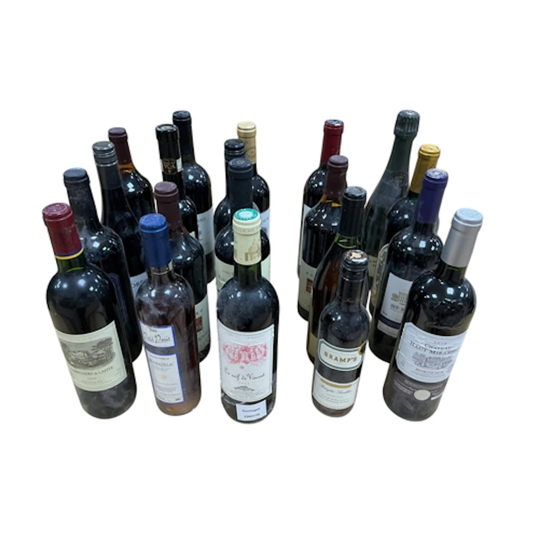 Nineteen bottles of assorted wine to include Carruades de La...