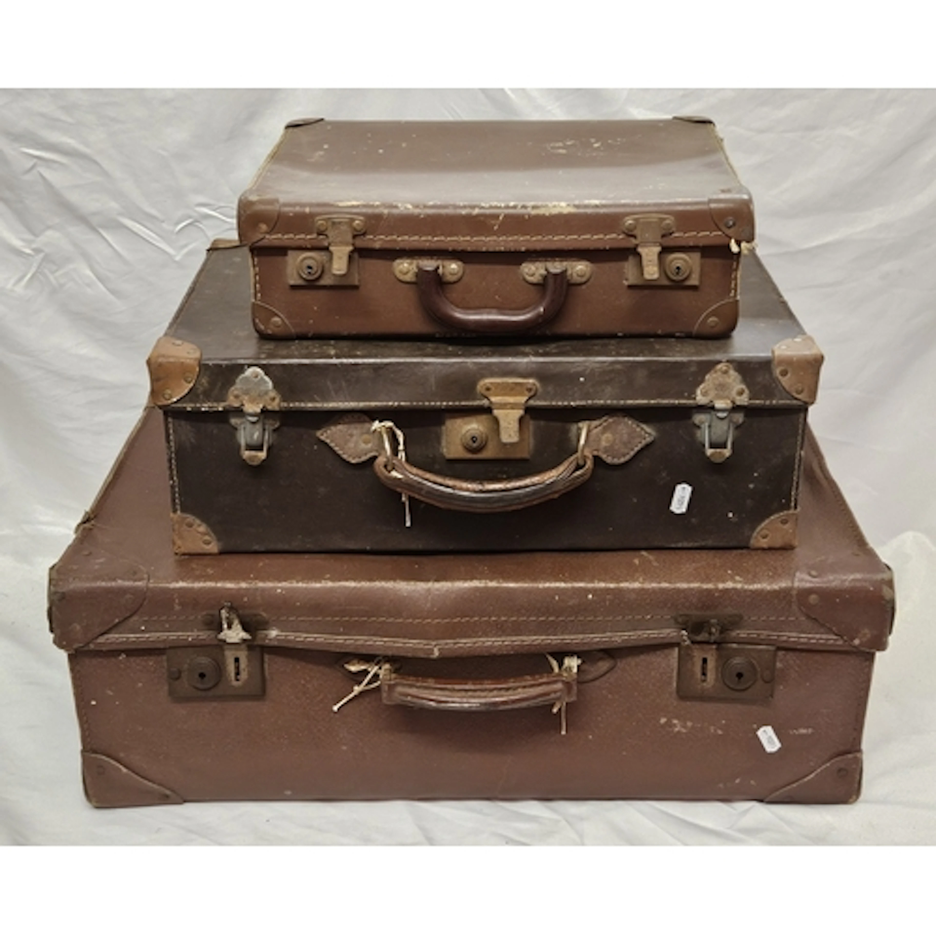 3 Vintage Vinyl/Leatherette Suitcases, largest approx. 64cm ...
