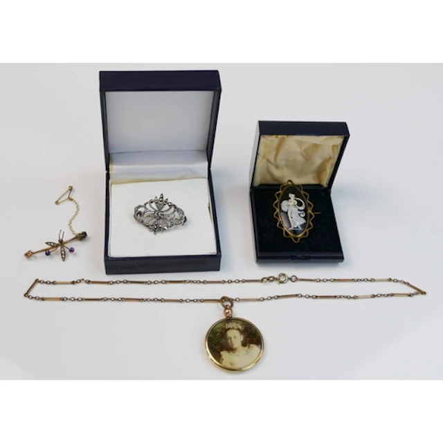 A small selection of costume jewellery including an amethyst...