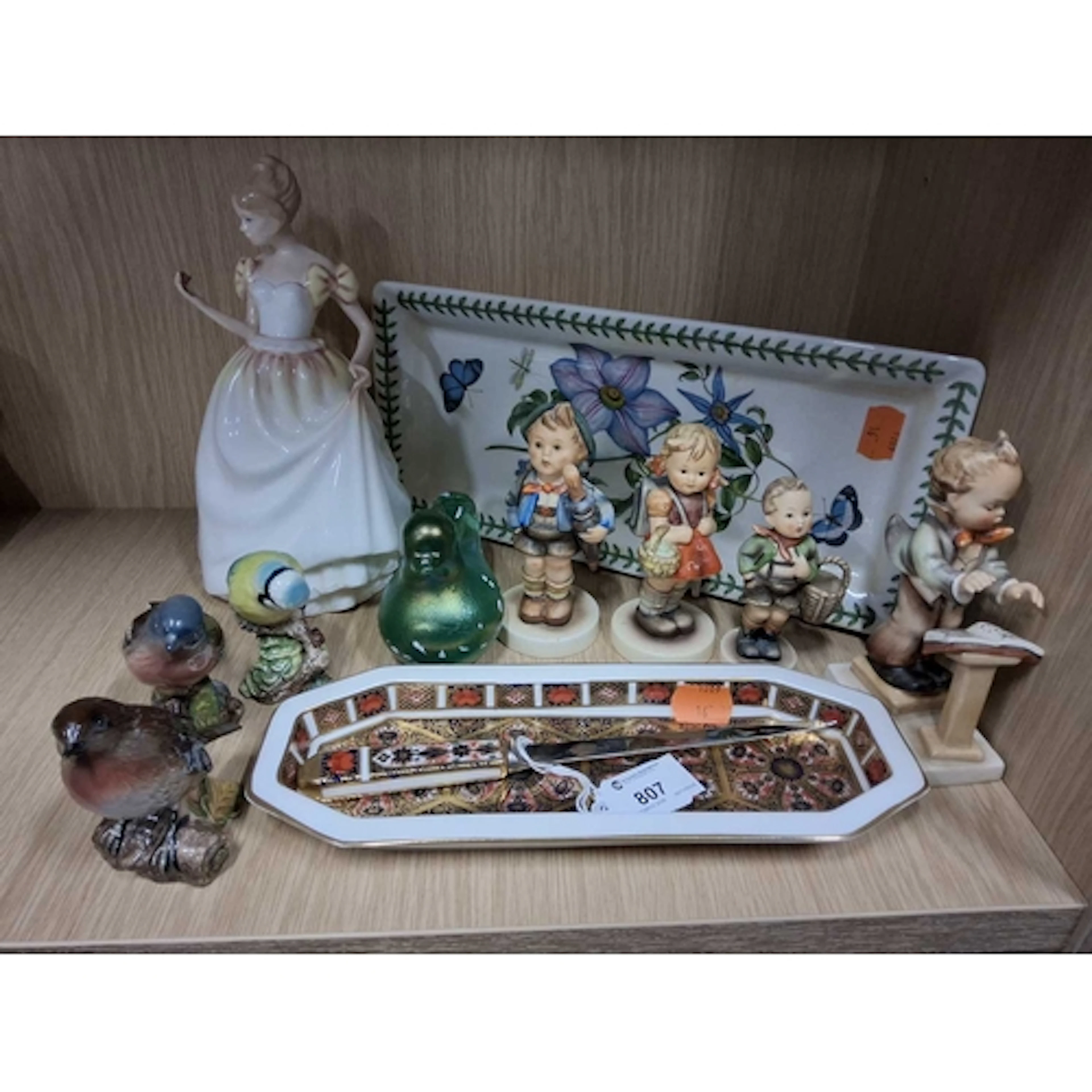 A GROUP OF CERAMICS AND GLASSWARE, comprising a Royal Crown ...
