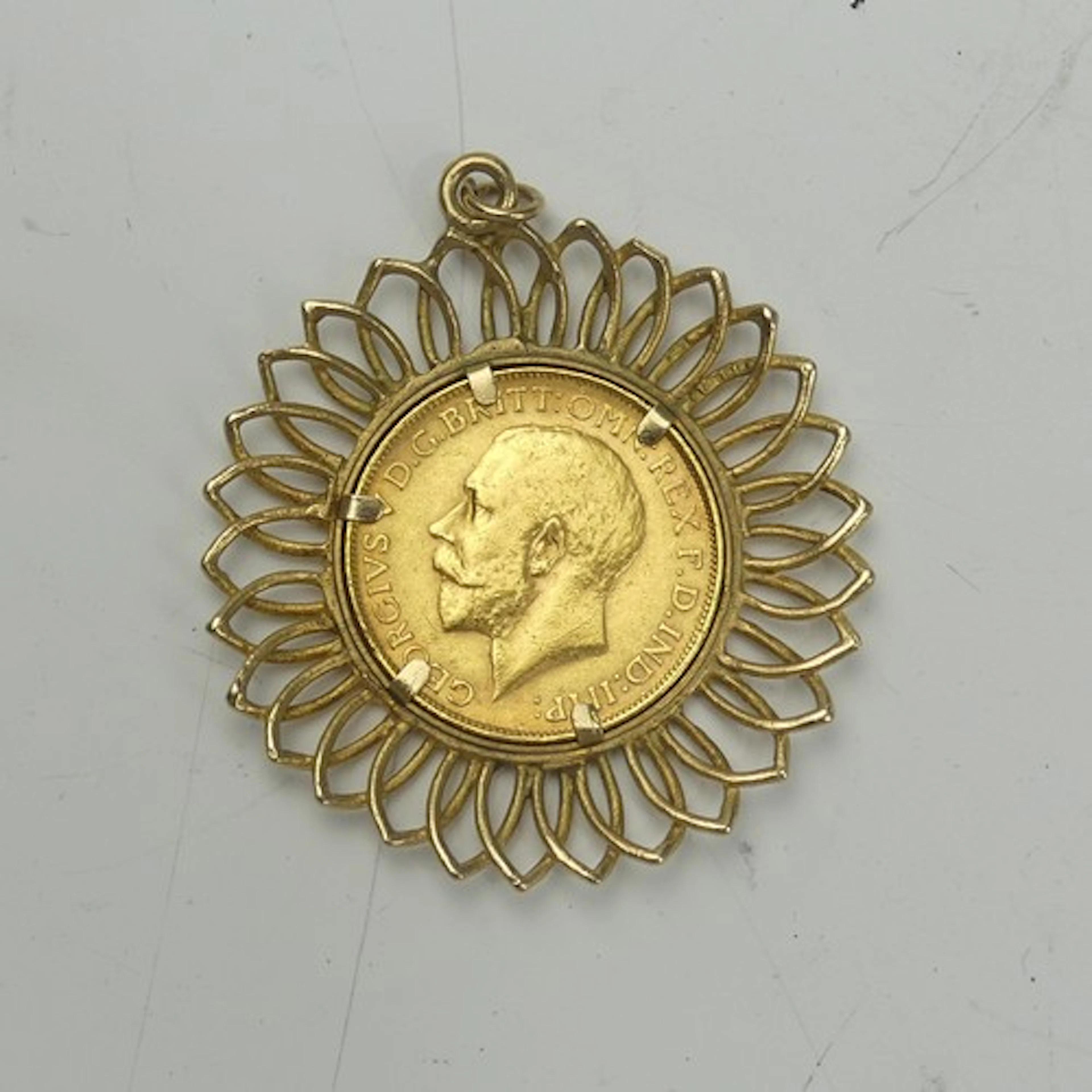 A George V gold Sovereign, dated 1926, South Africa mint mar...