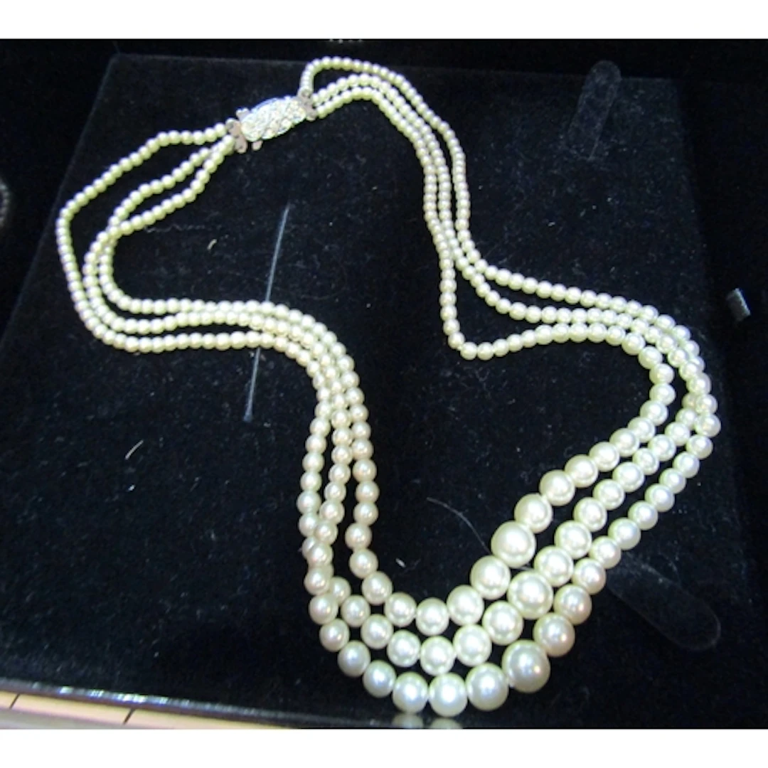 Silver Clasp Three Strand Ladies Pearl Necklace Graduated Fo...