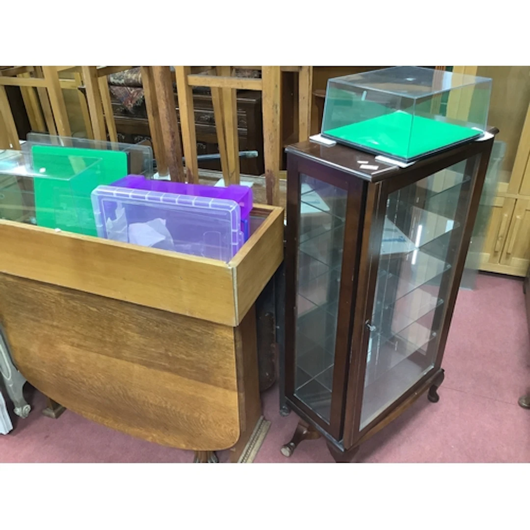 China Cabinet and other display units (4).