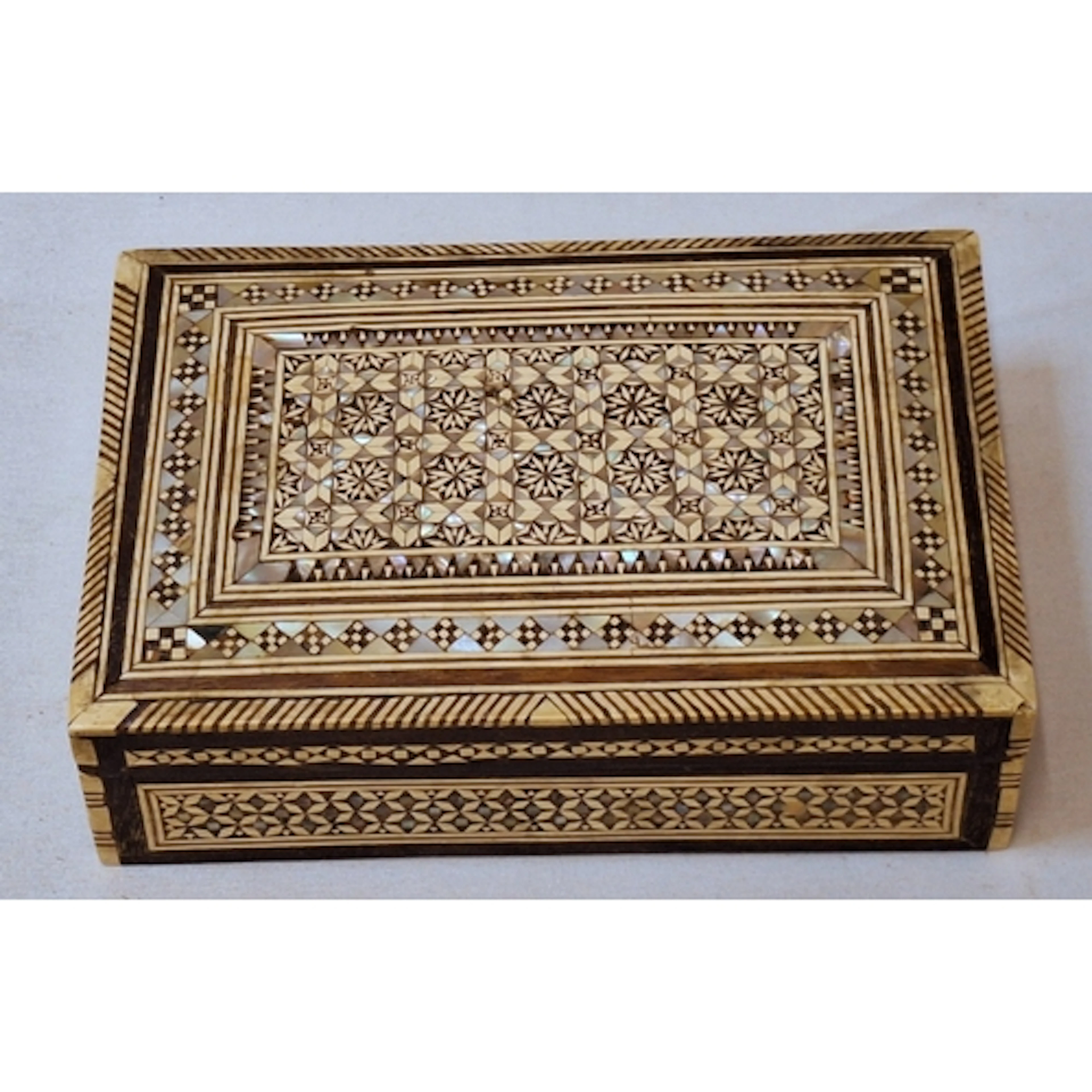 Vintage Mother of Pearl & Bone Intricately Inlaid Box approx...