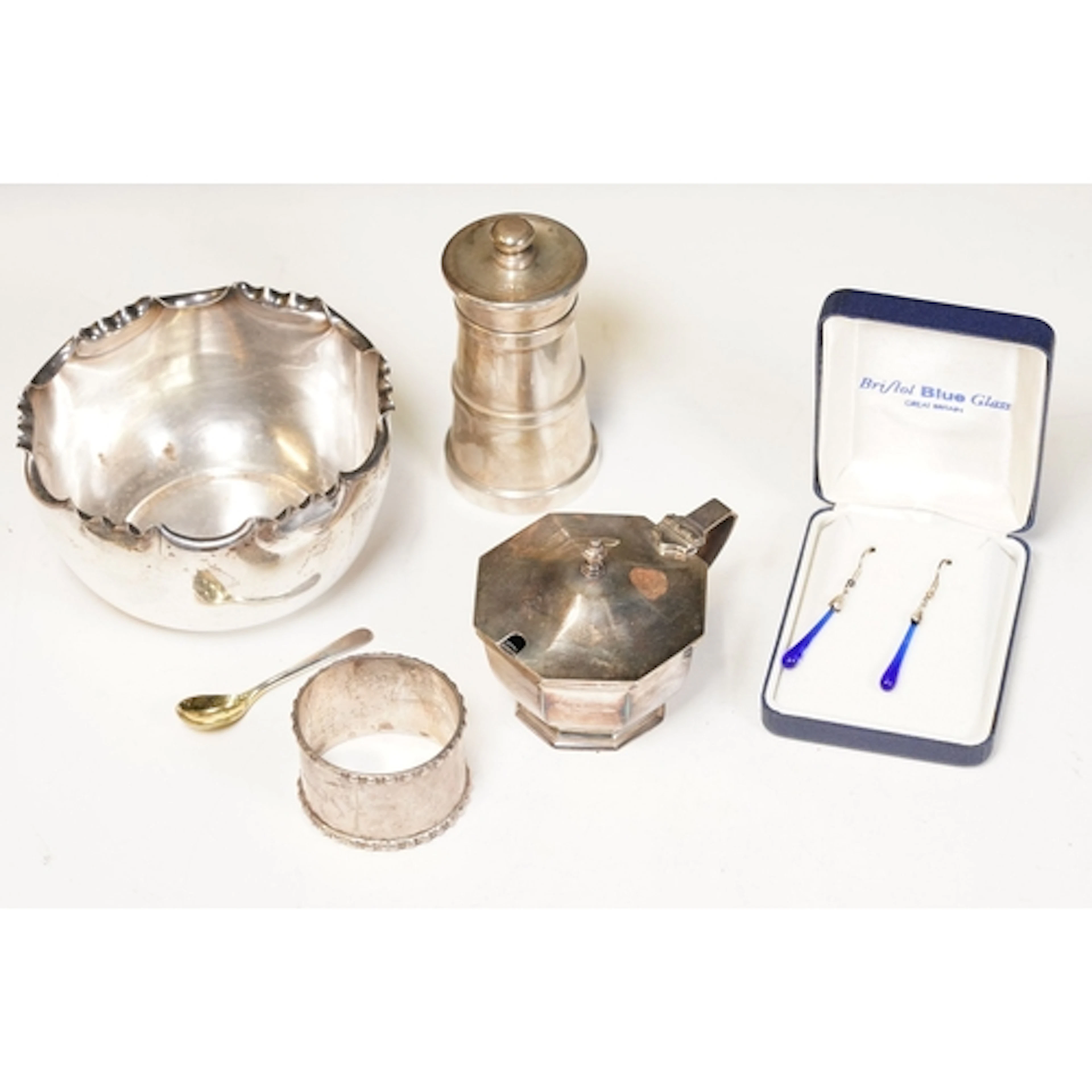 A small group of mixed sterling silver collectables to inclu...