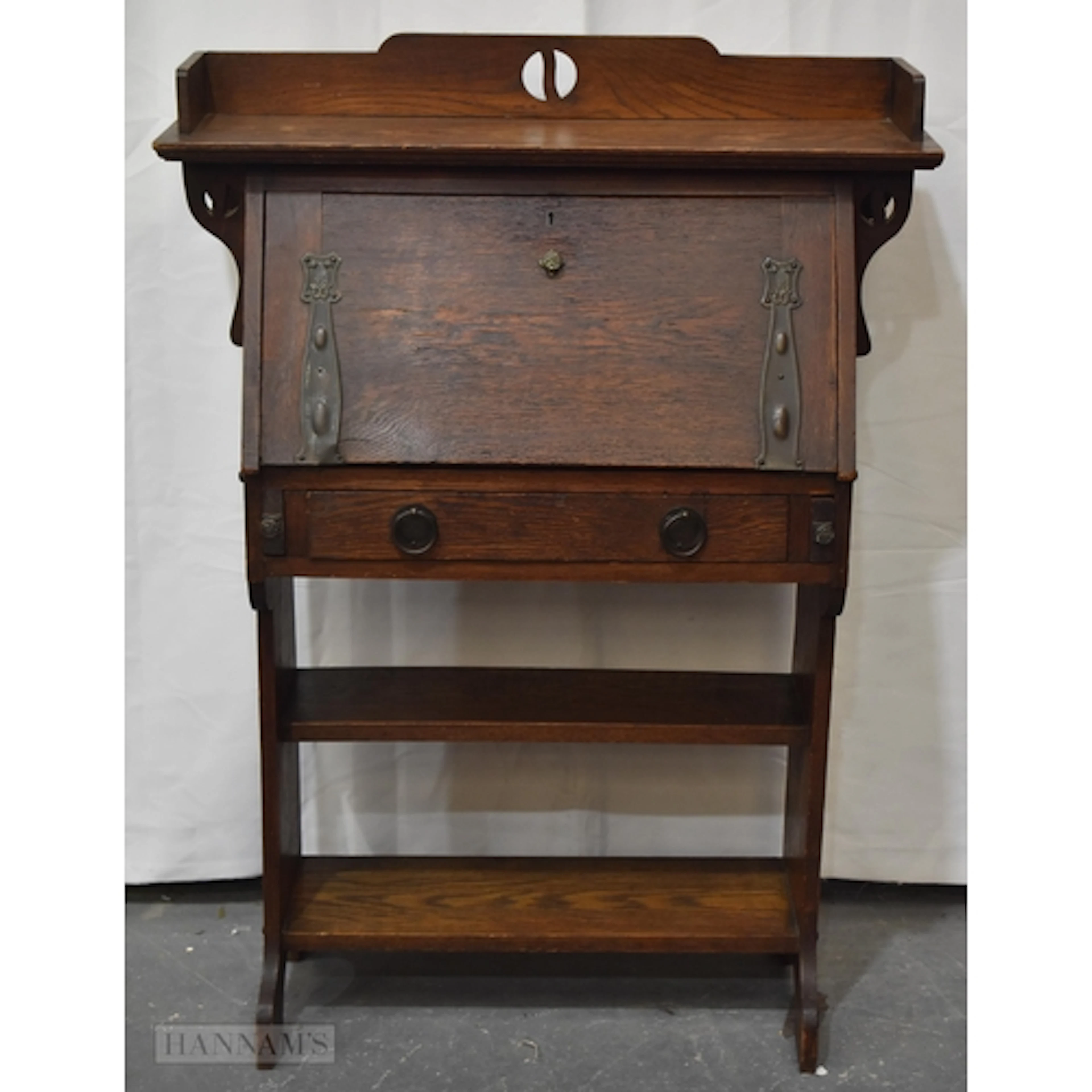 AN ARTS AND CRAFTS DESK CABINET. 115 cm x 82 cm x 22 cm.