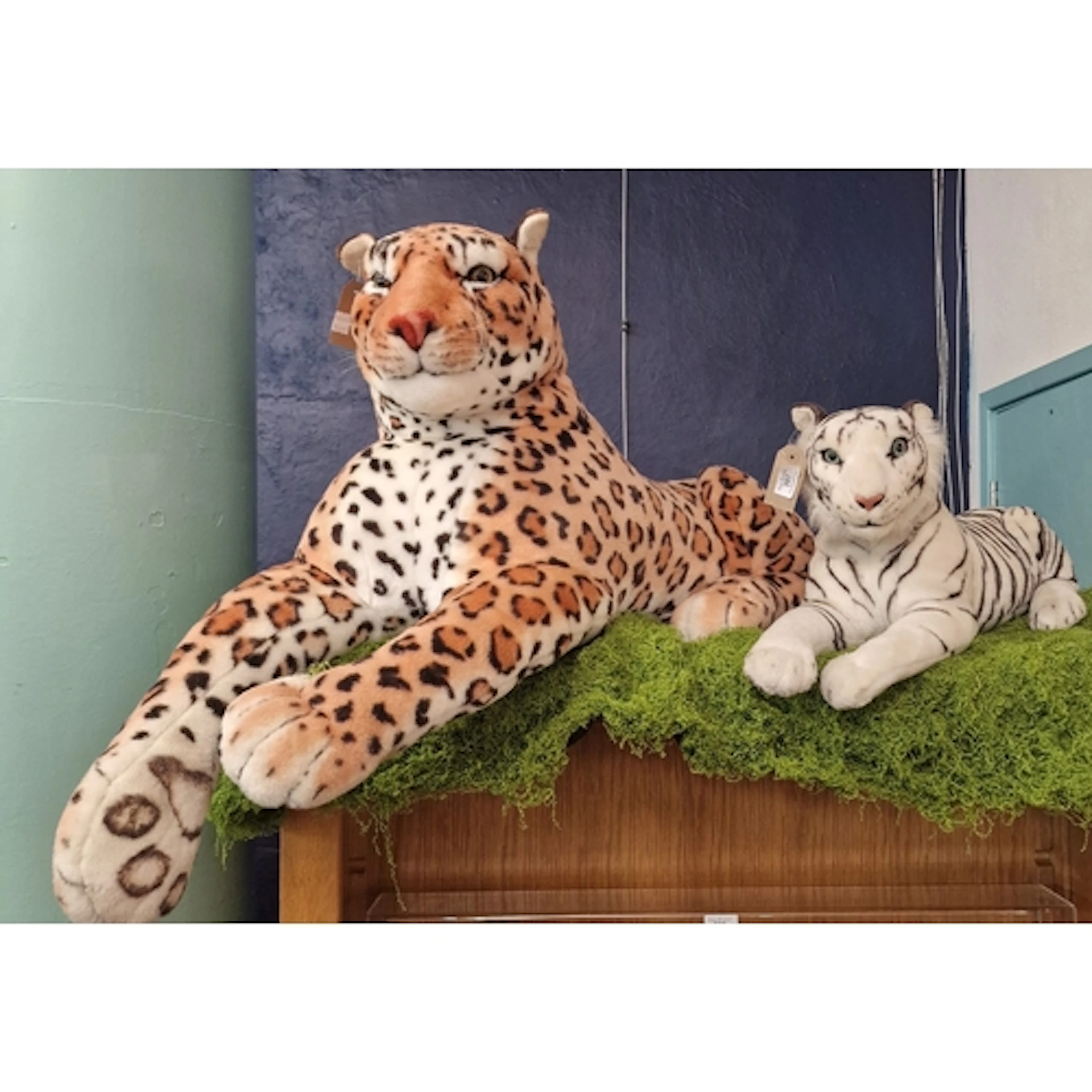 Two soft toy studies of recumbent leopard and white tiger. (...