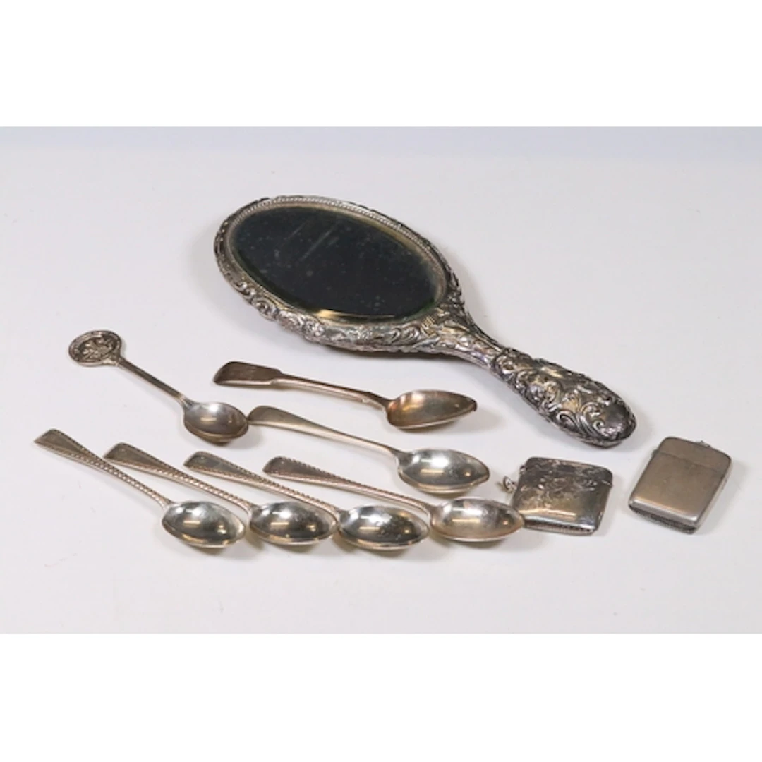 Collection of hallmarked silver items to include Broadway & ...