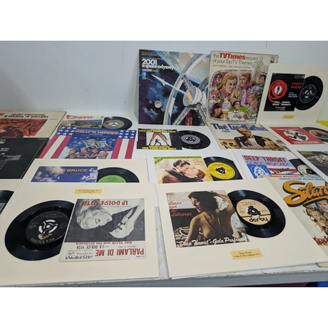 Vinyl records - albums and mounted singles includes, La Dolc...