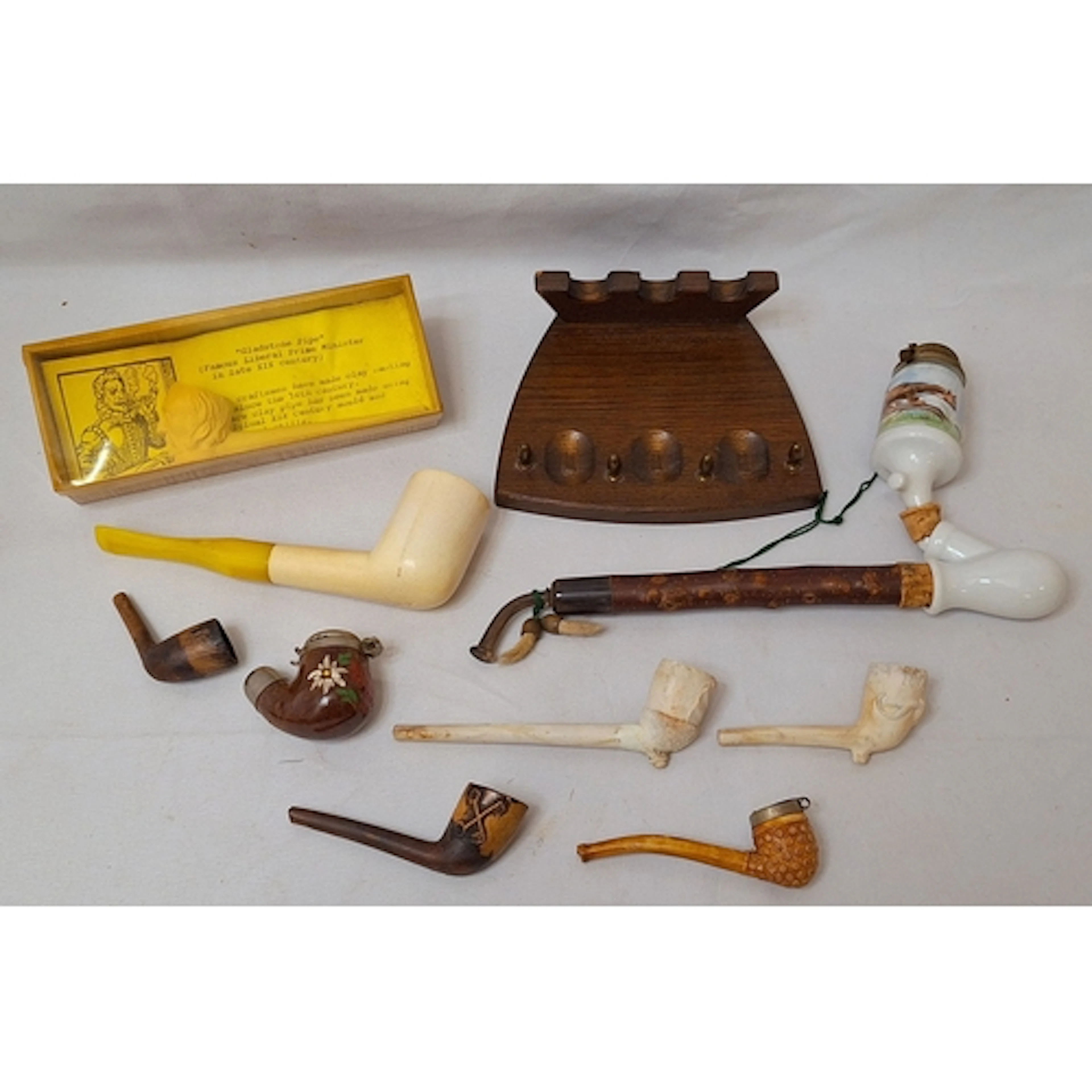 Pipes incl. plain Meerschaum with yellow lucite, 2 clay, lar...