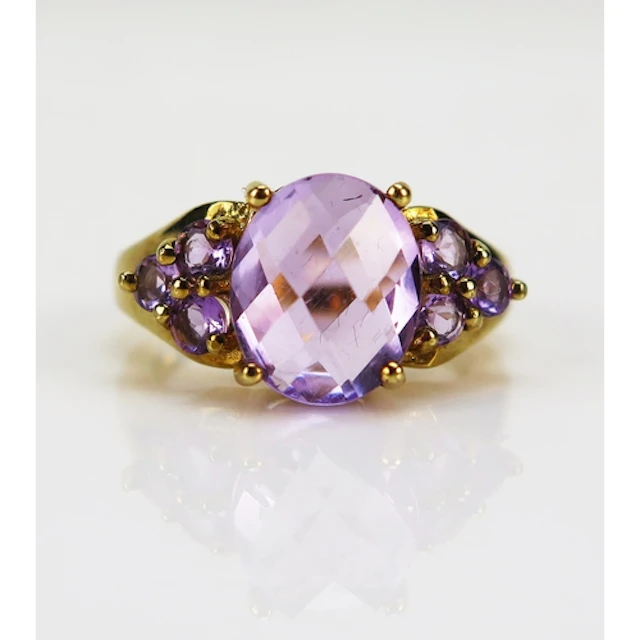 An amethyst dress ring in a 9ct yellow gold setting, size N,...