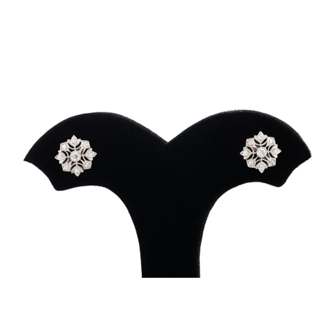 A PAIR OF DIAMOND SET CLUSTER EARRINGS, mounted in 18ct whit...