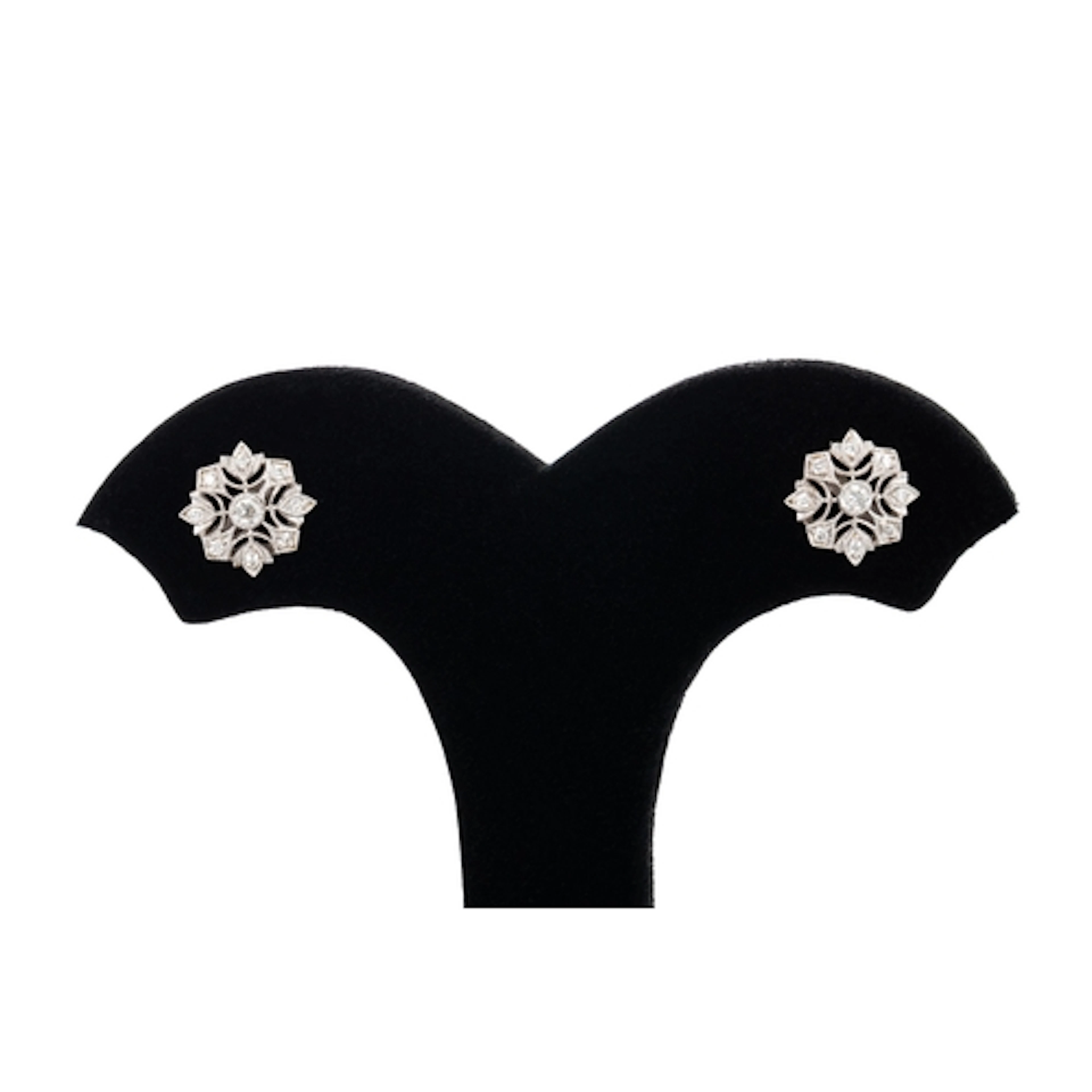 A PAIR OF DIAMOND SET CLUSTER EARRINGS, mounted in 18ct whit...