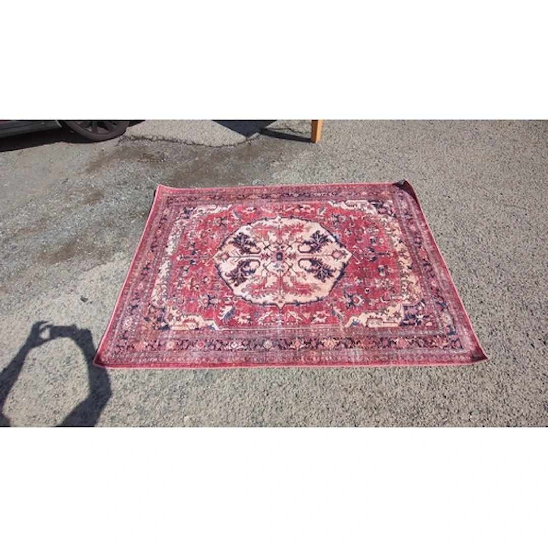 Machine-woven carpet in the Heriz taste, the red field centr...