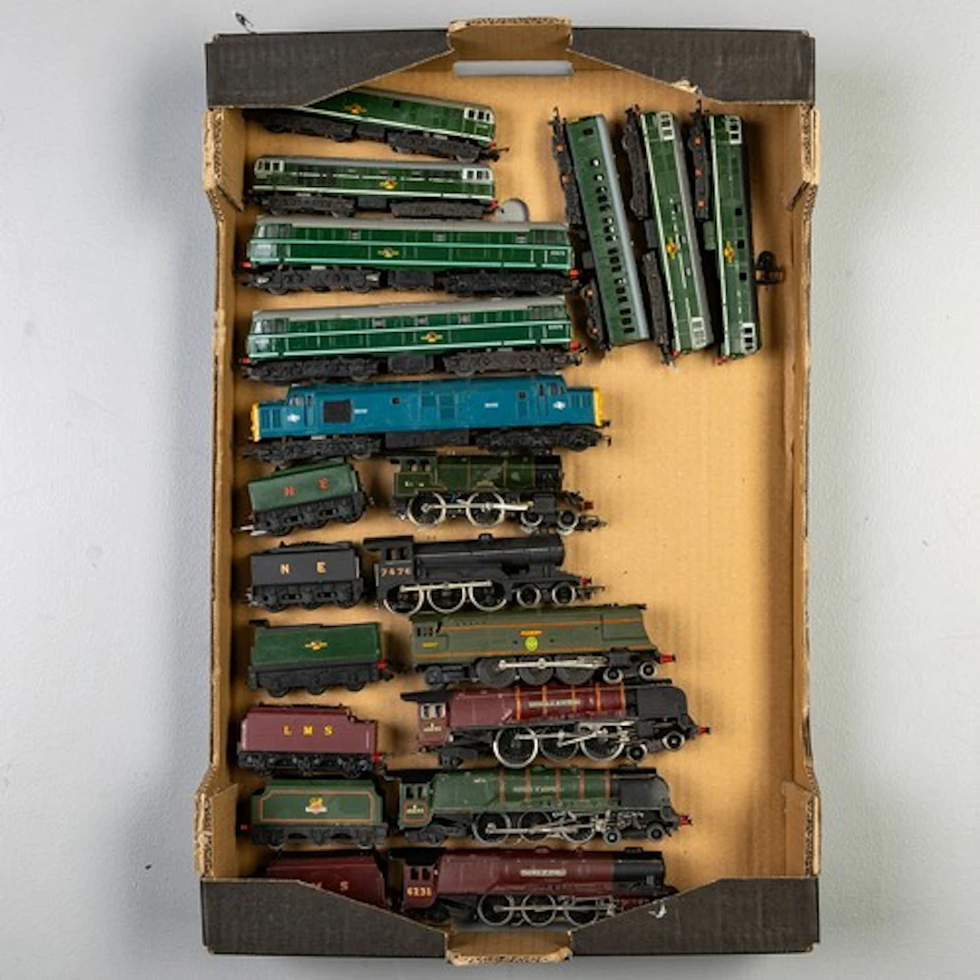 Fruit tray containing 14 mixed gauge diesels and steam locom...