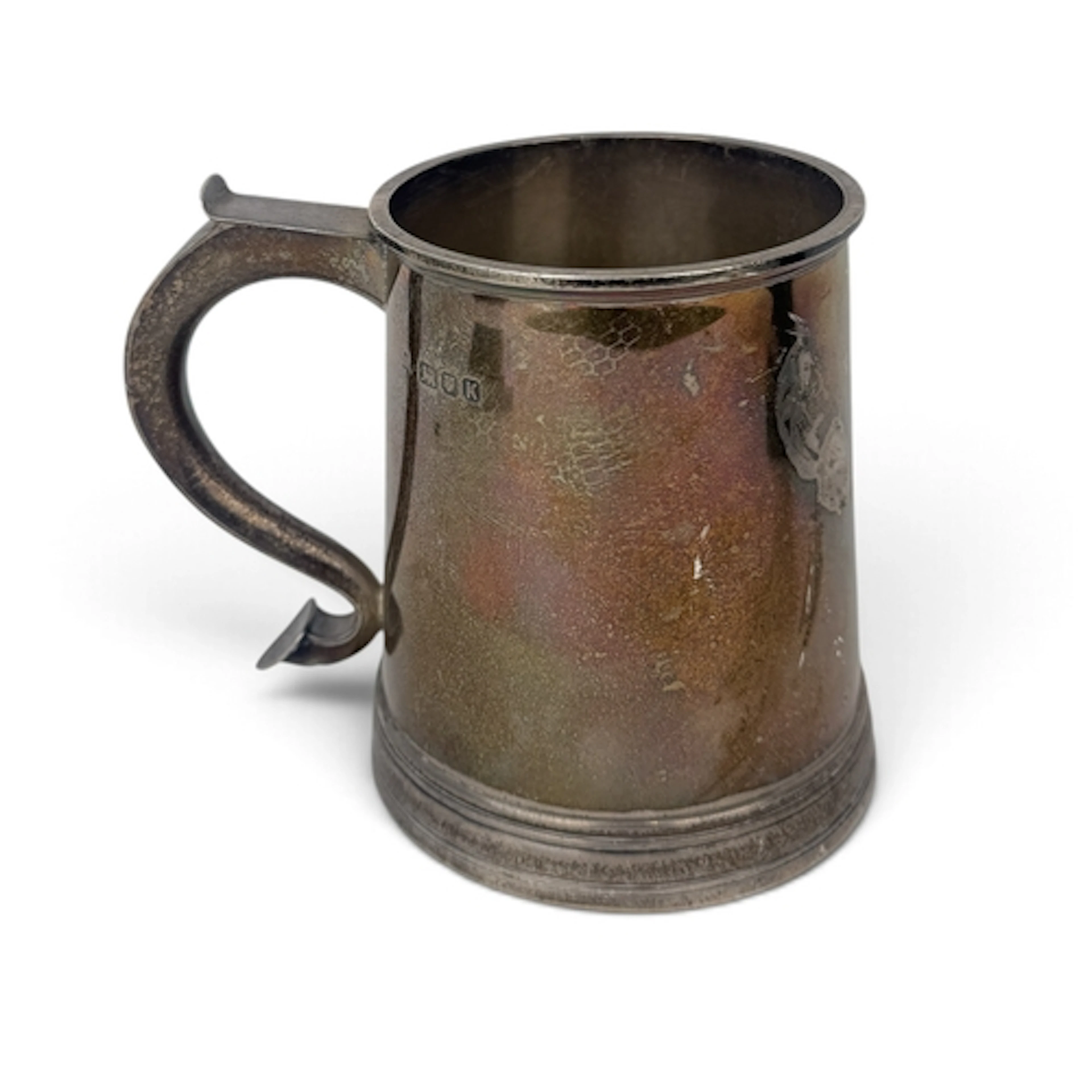 A GEORGE I STYLE SILVER TANKARD, NAYLOR BROTHERS, LONDON 194...