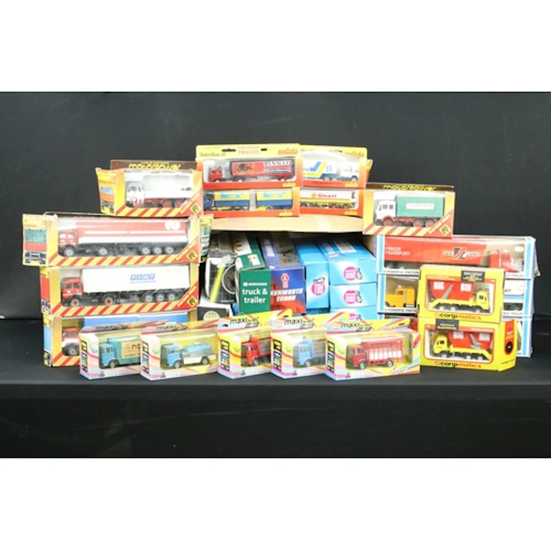 32 Boxed diecast & plastic commercial models to include 5 x ...