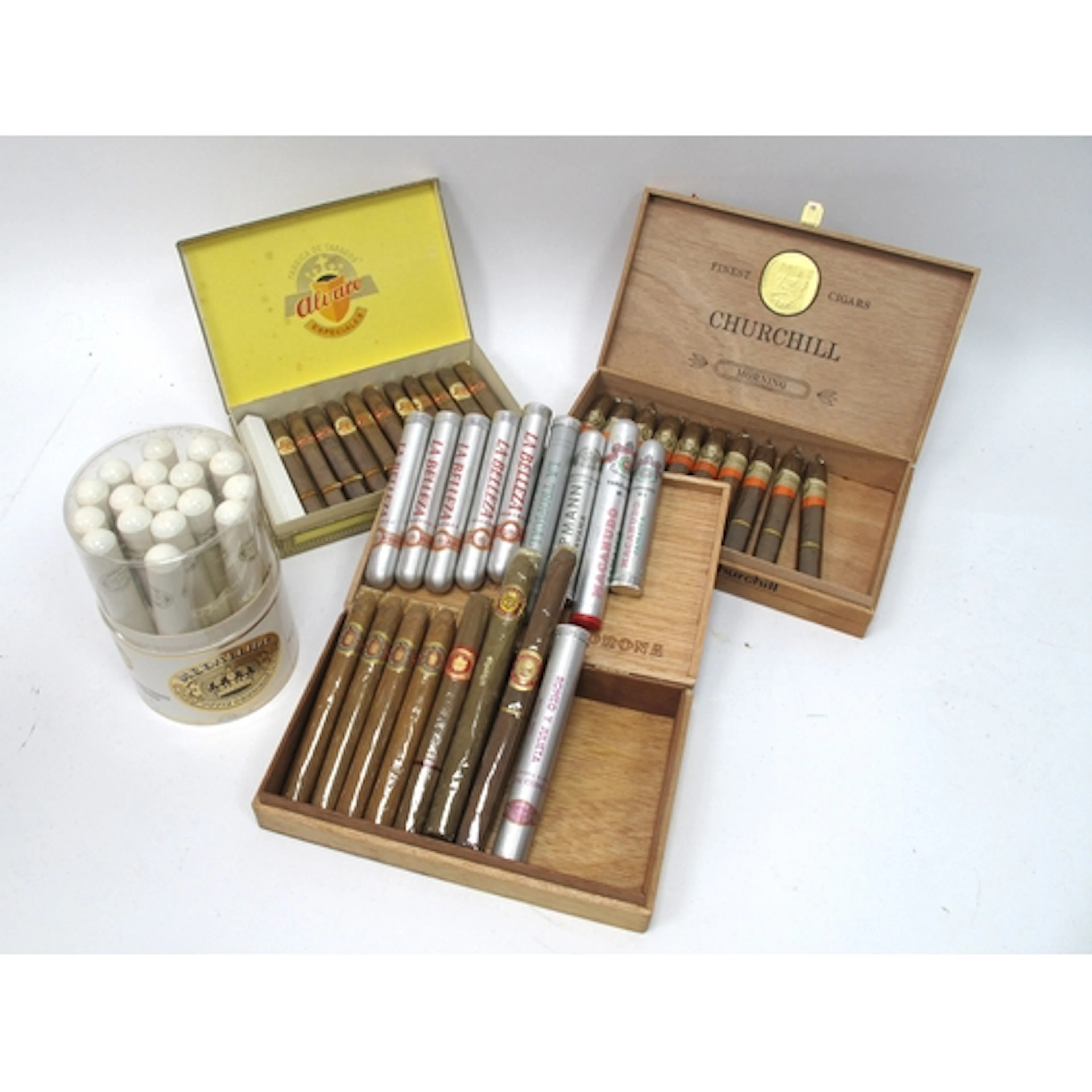 Cigars - Alvaro Especiales Saludos, opened box containing 11...