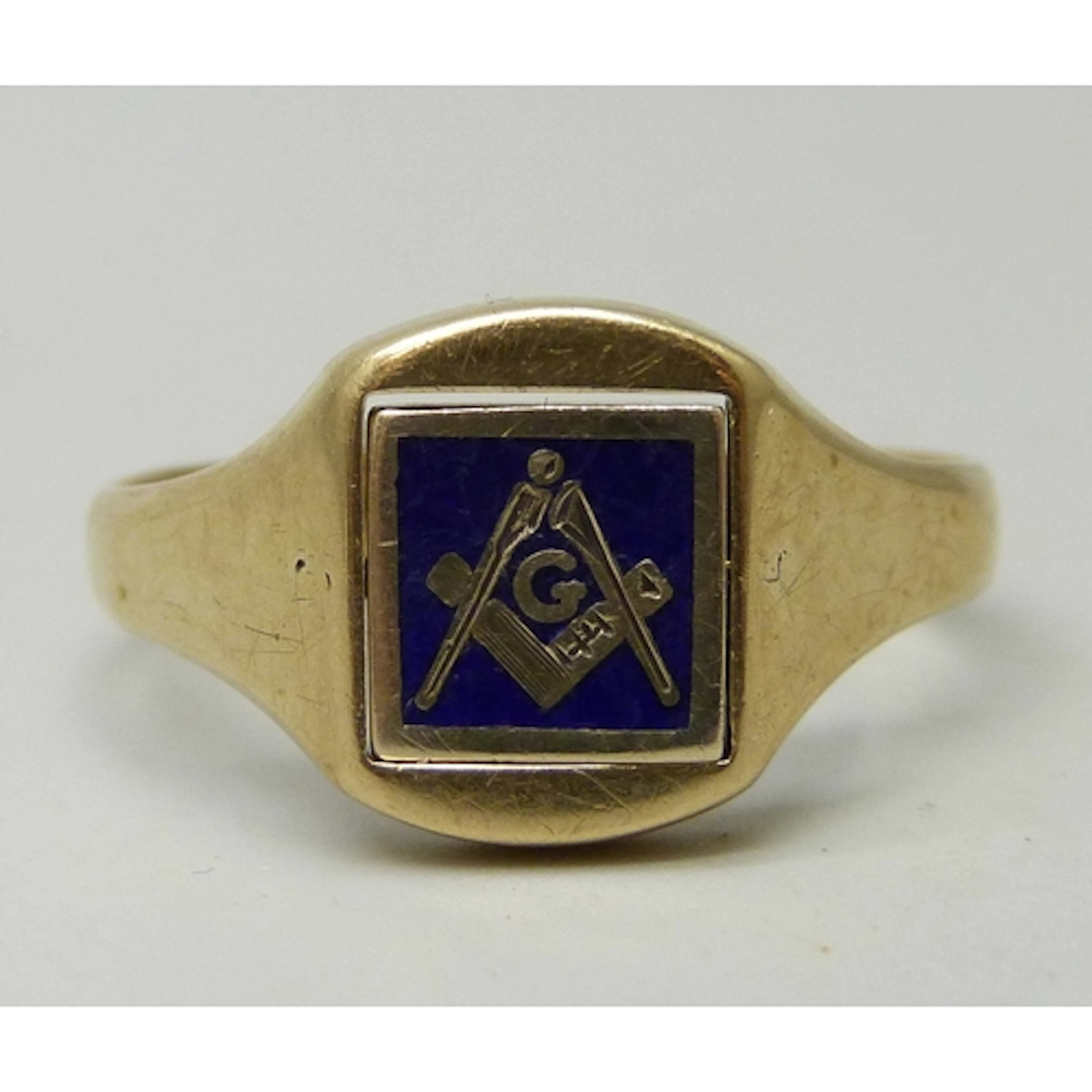 A 9ct gold Masonic spinner signet ring, the central section ...