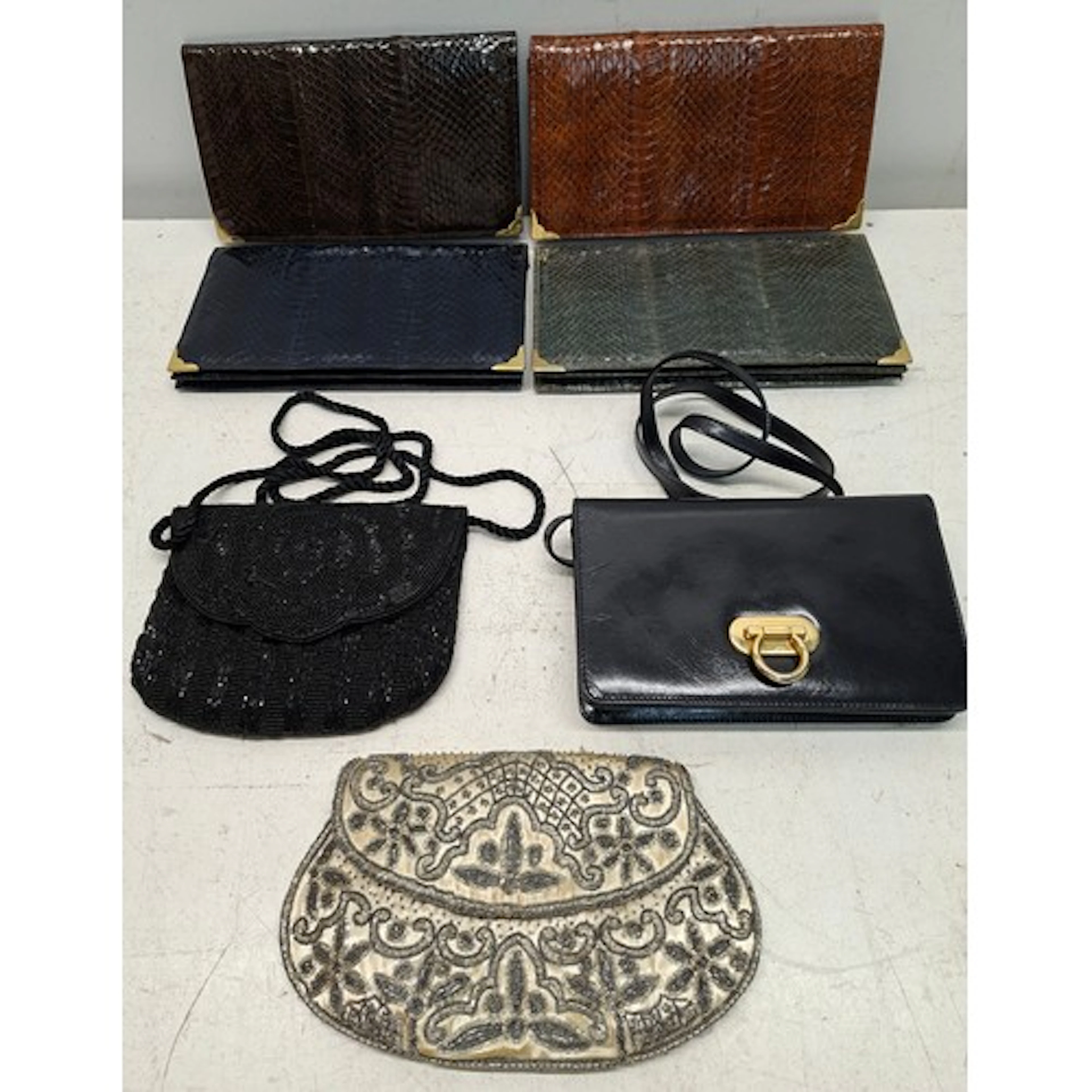 A group of vintage shoulder and clutch bags to include 4 sna...