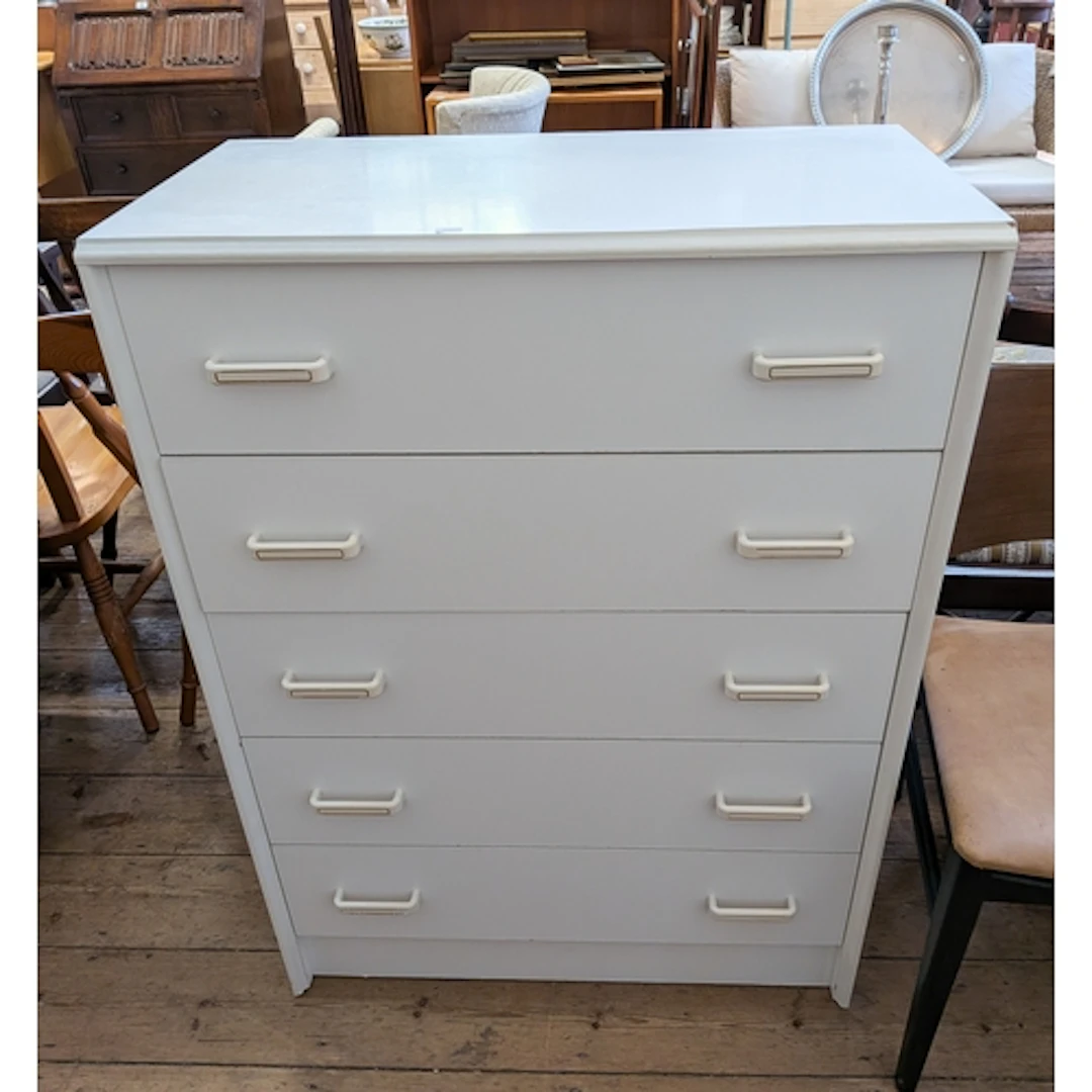 A modern white chest of five long drawers, 2'6" wide