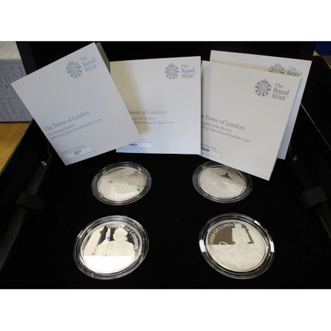 2019 'The Tower of London' £5 silver piedfort proof cased se...