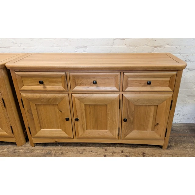 A modern good quality light oak sideboard fitted three drawe...