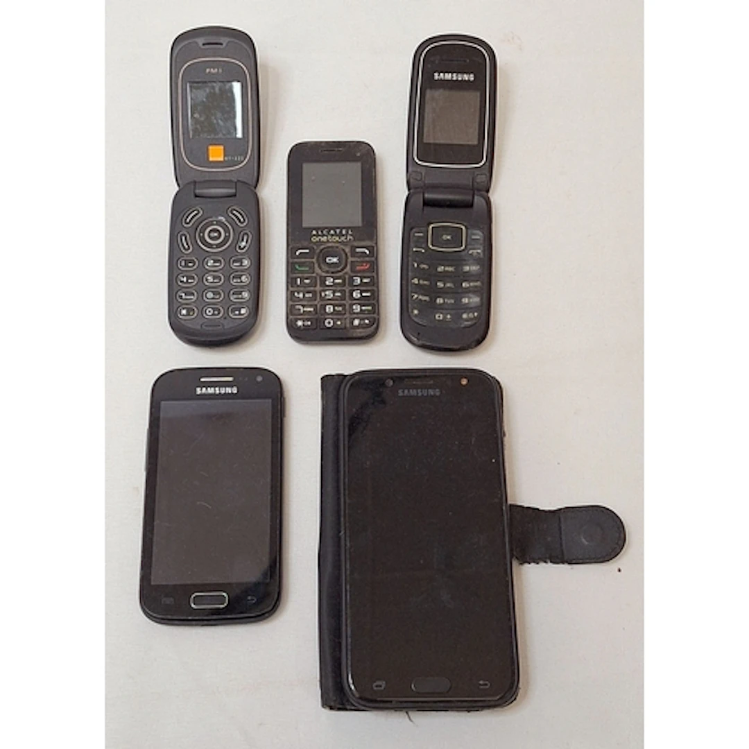Mobile Phones incl. Samsung flip open, Alcatel flip open, Al...