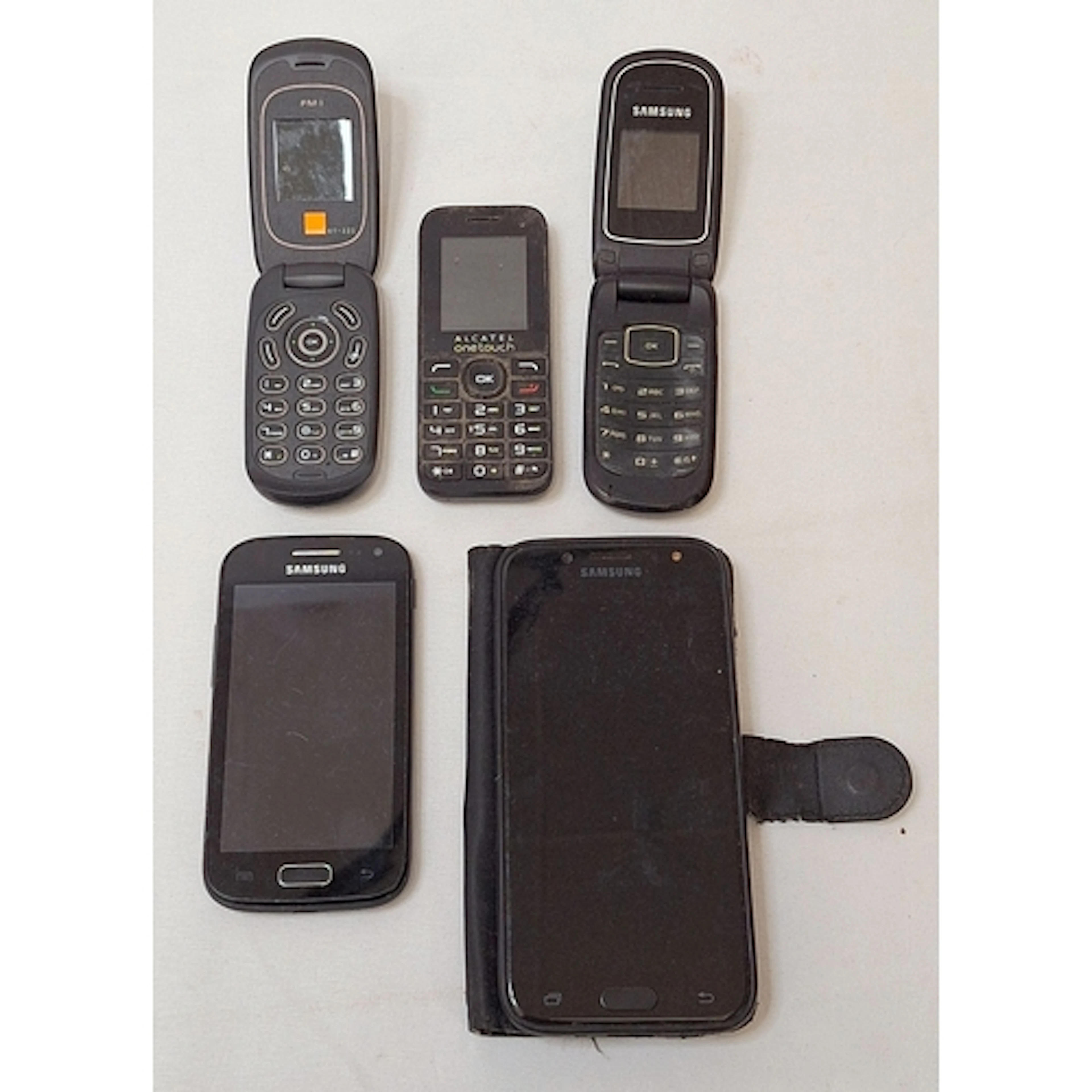 Mobile Phones incl. Samsung flip open, Alcatel flip open, Al...