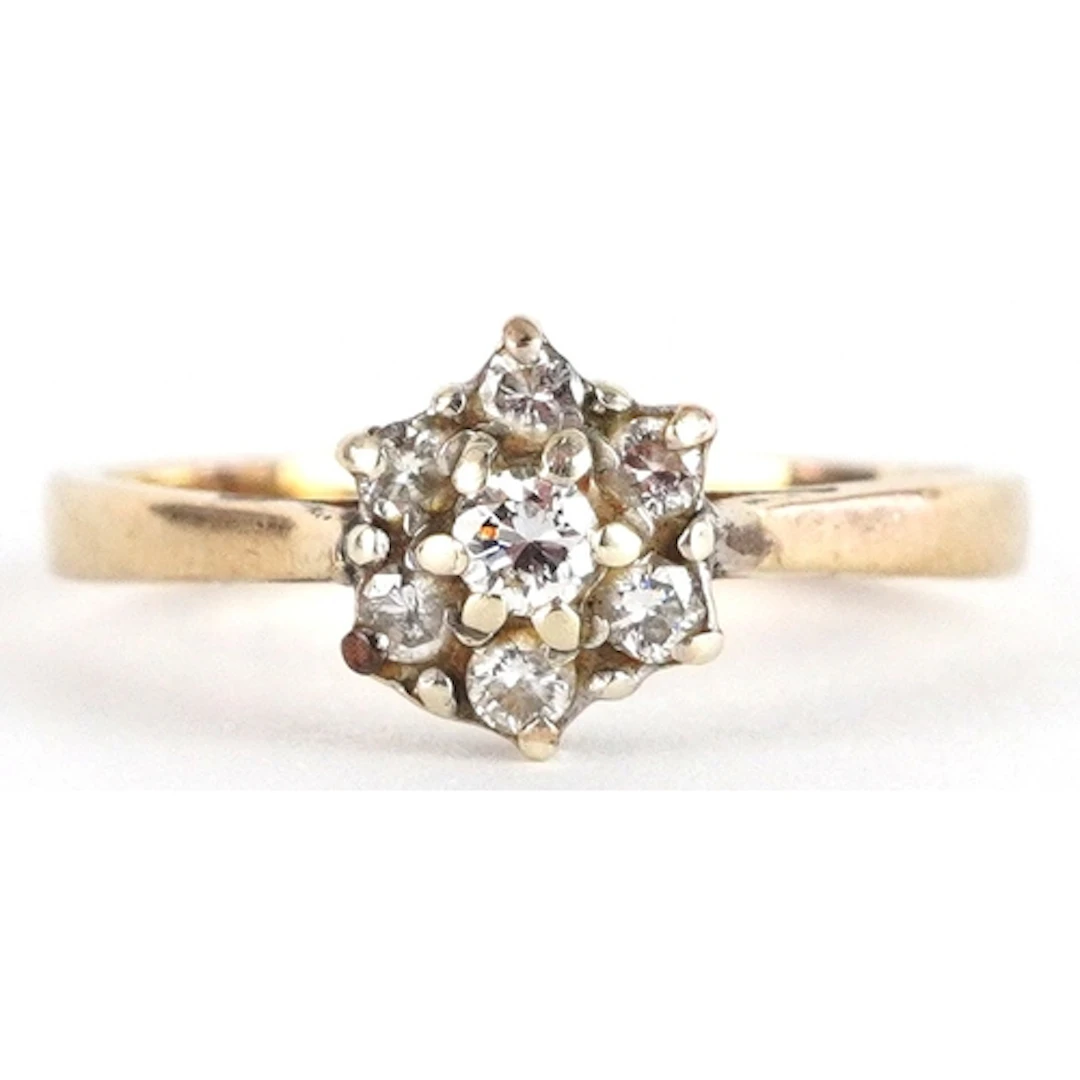 9ct gold diamond flower head ring, size M, 2.0g.