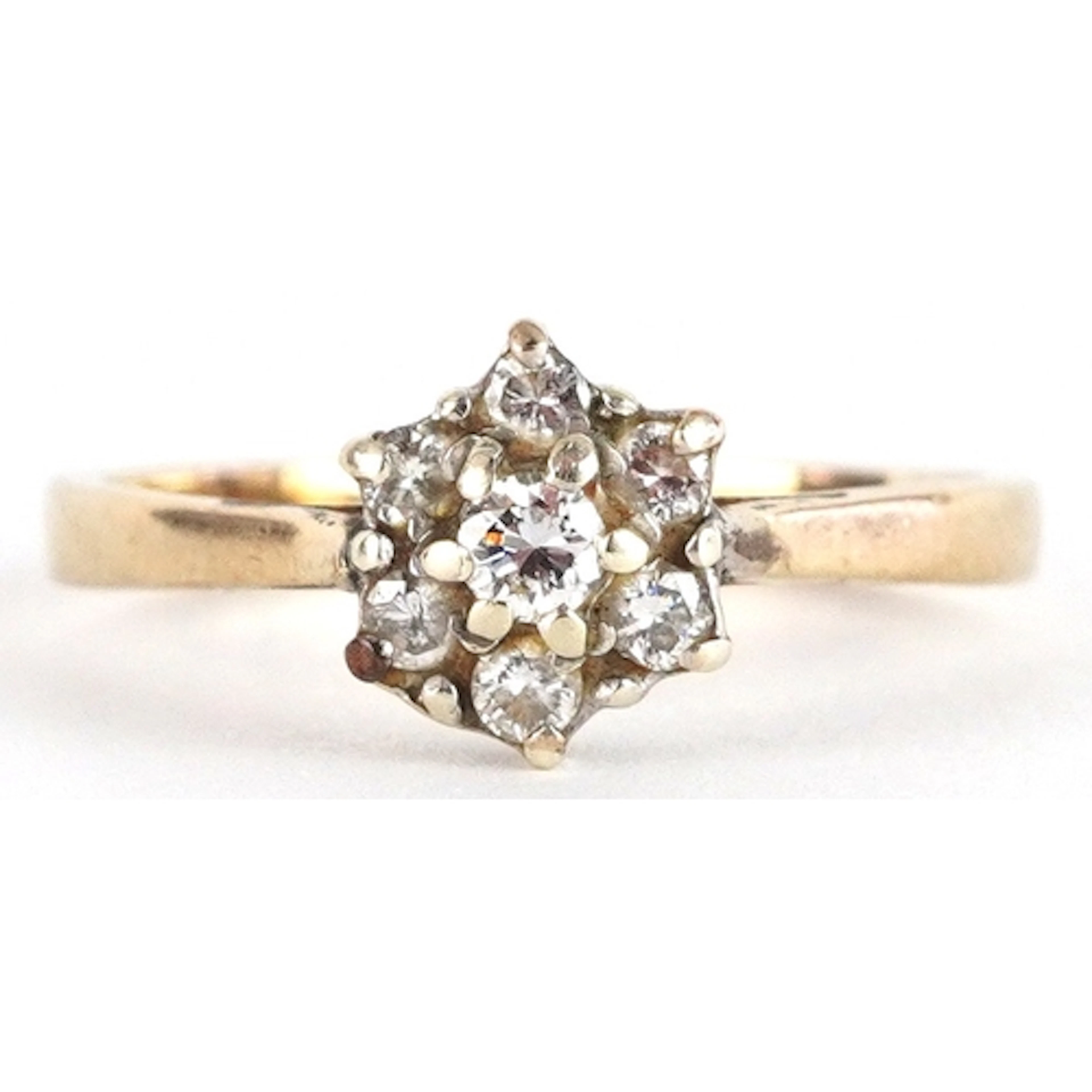 9ct gold diamond flower head ring, size M, 2.0g.