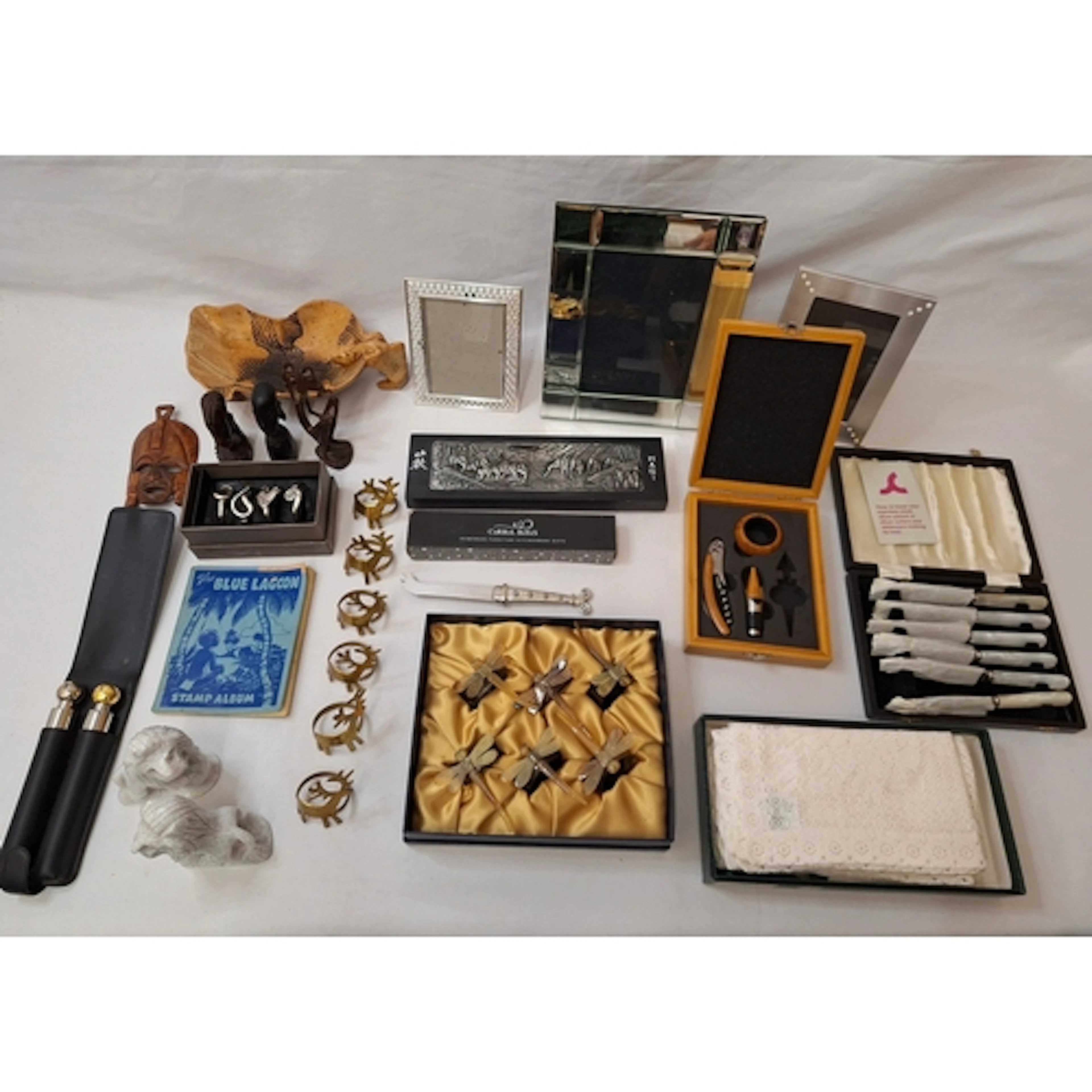 Boxed Set Acrylic Napkin Holders decorated with dragonflies,...