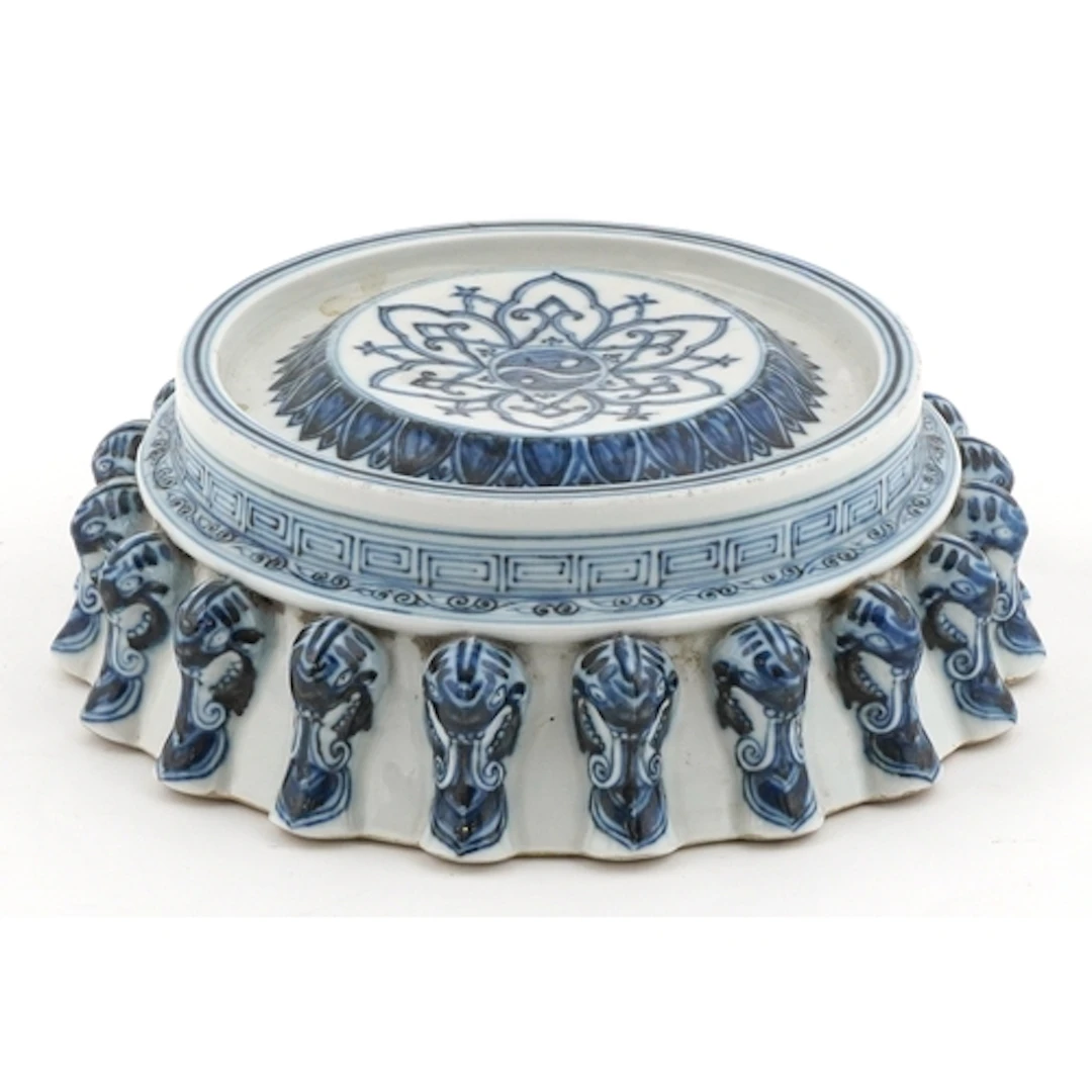 Chinese blue and white porcelain stand hand painted with tem...