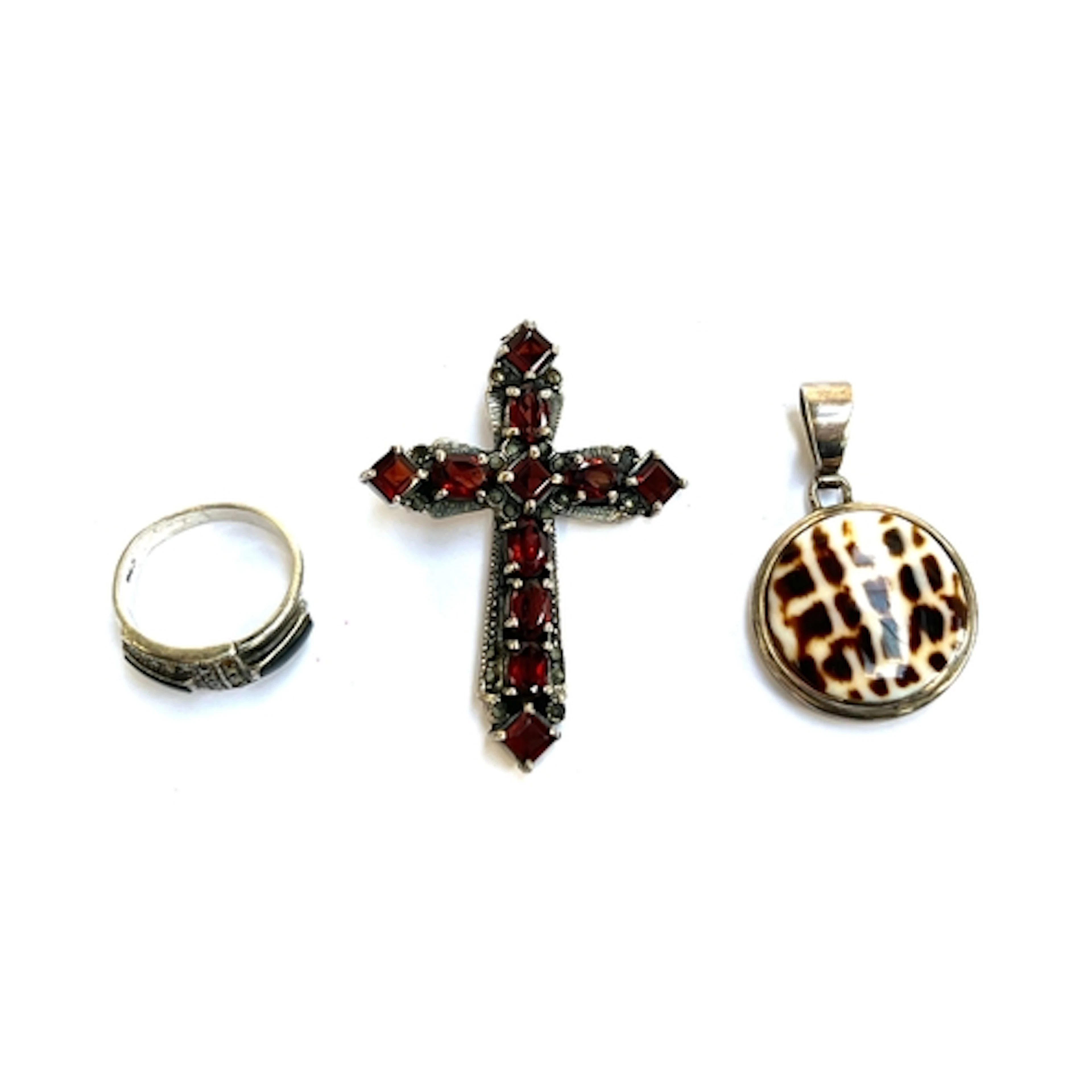 A 925 silver and garnet cross pendant, 4.5cmL, a silver moun...
