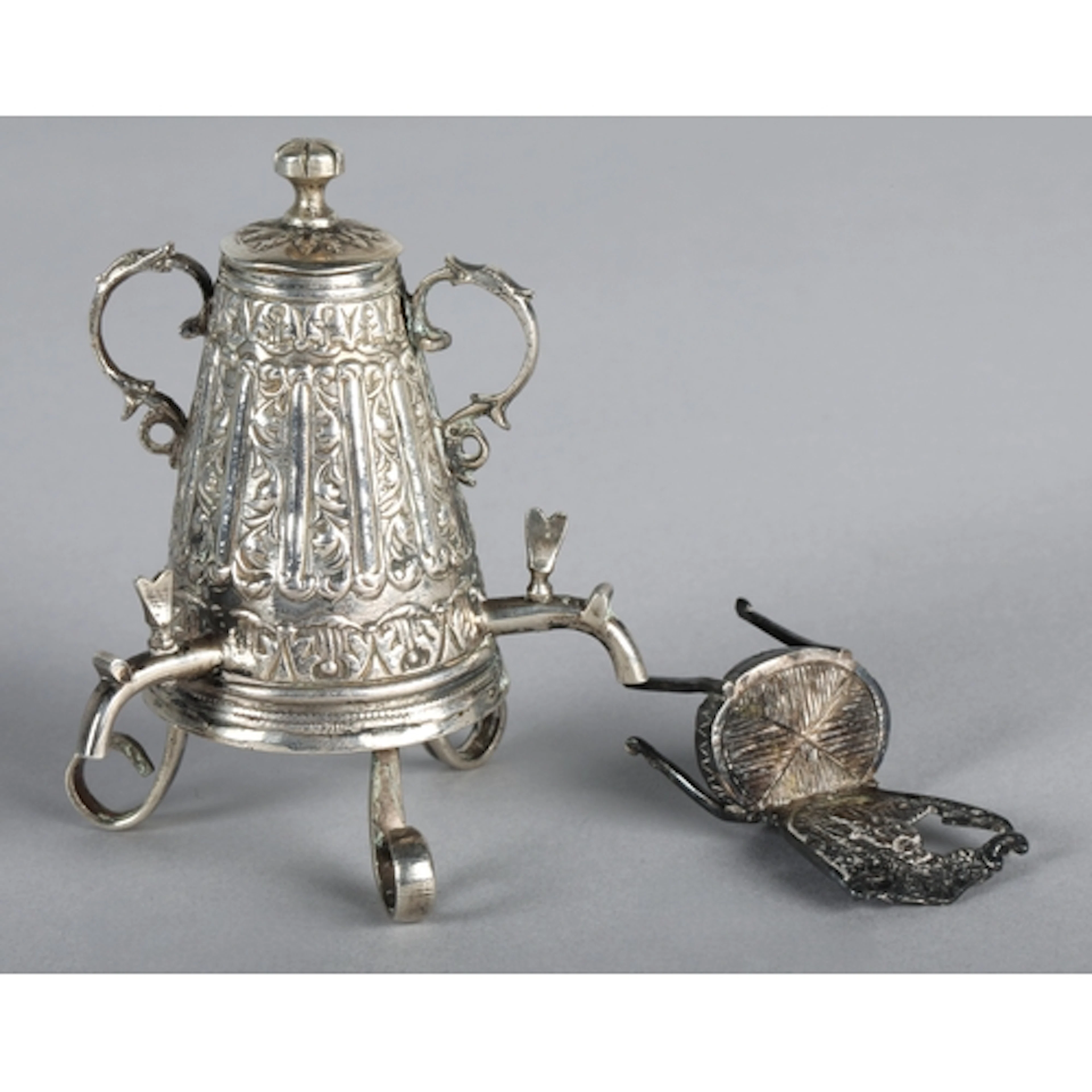 Miniature continental silver samovar. 47g gross