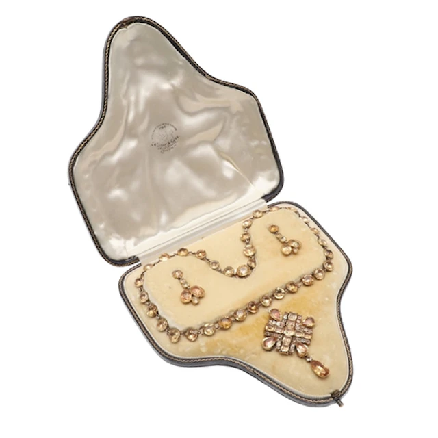AN EARLY VICTORIAN TOPAZ SUITE OF JEWELLERY. comprising a ri...
