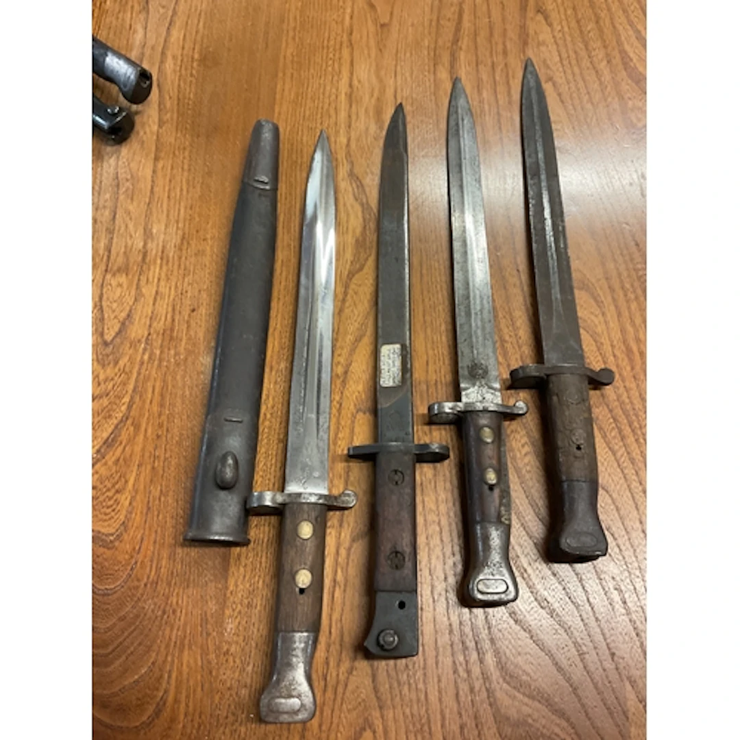 Four English Victorian bayonets to inc Ishapore made example...