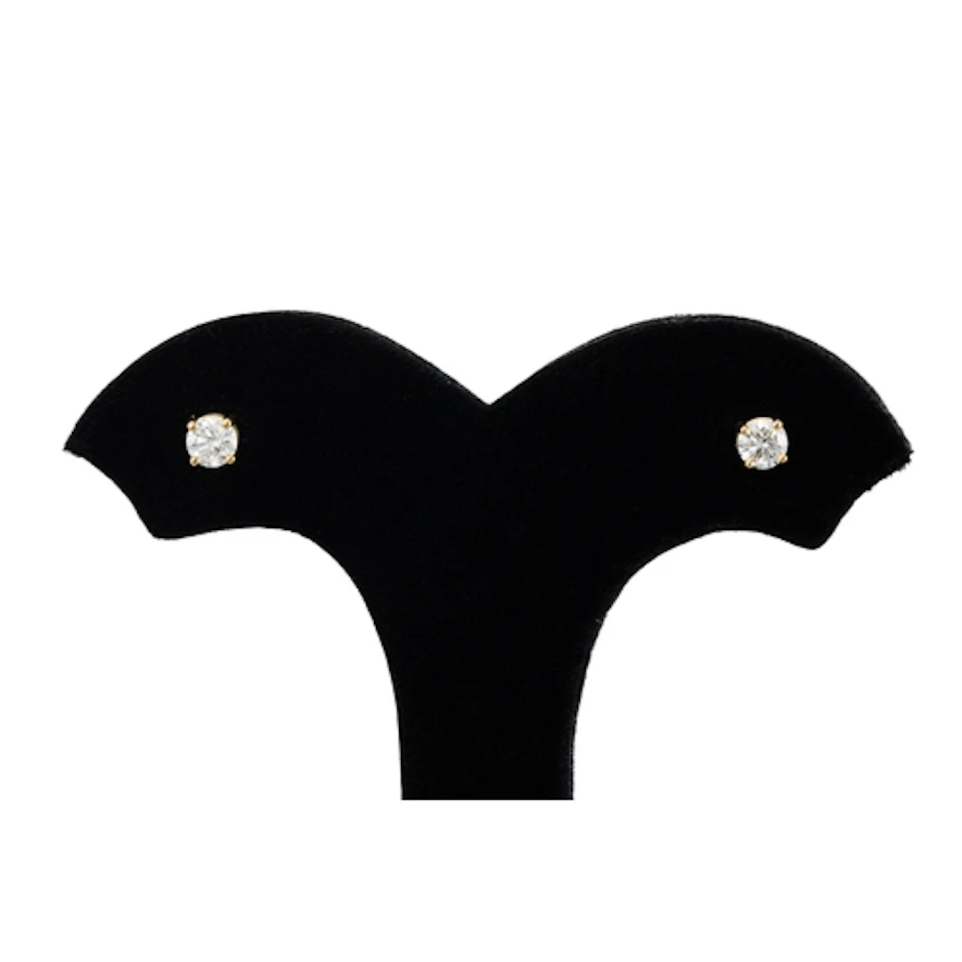A PAIR OF DIAMOND STUD EARRINGS, the round brilliant cut dia...