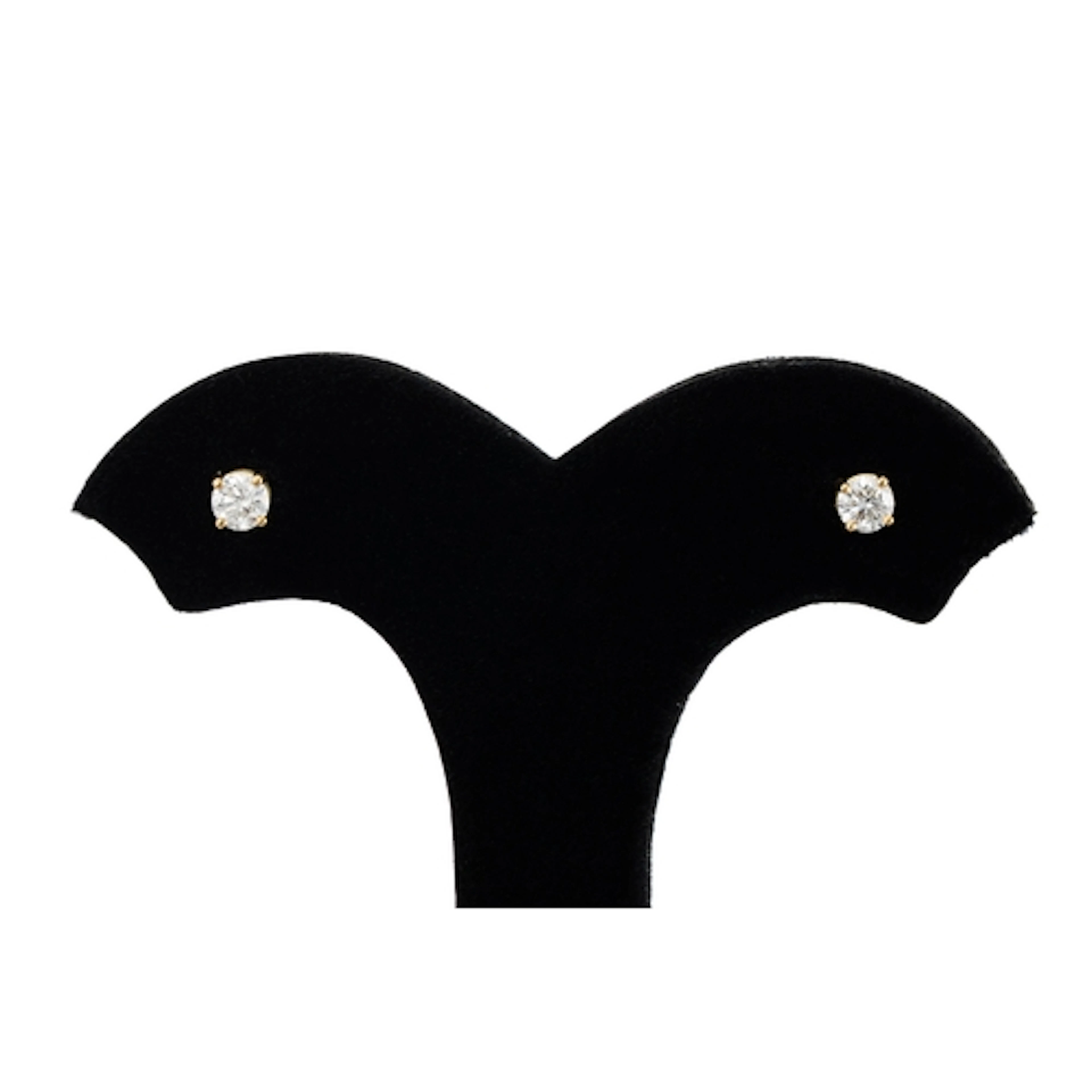 A PAIR OF DIAMOND STUD EARRINGS, the round brilliant cut dia...