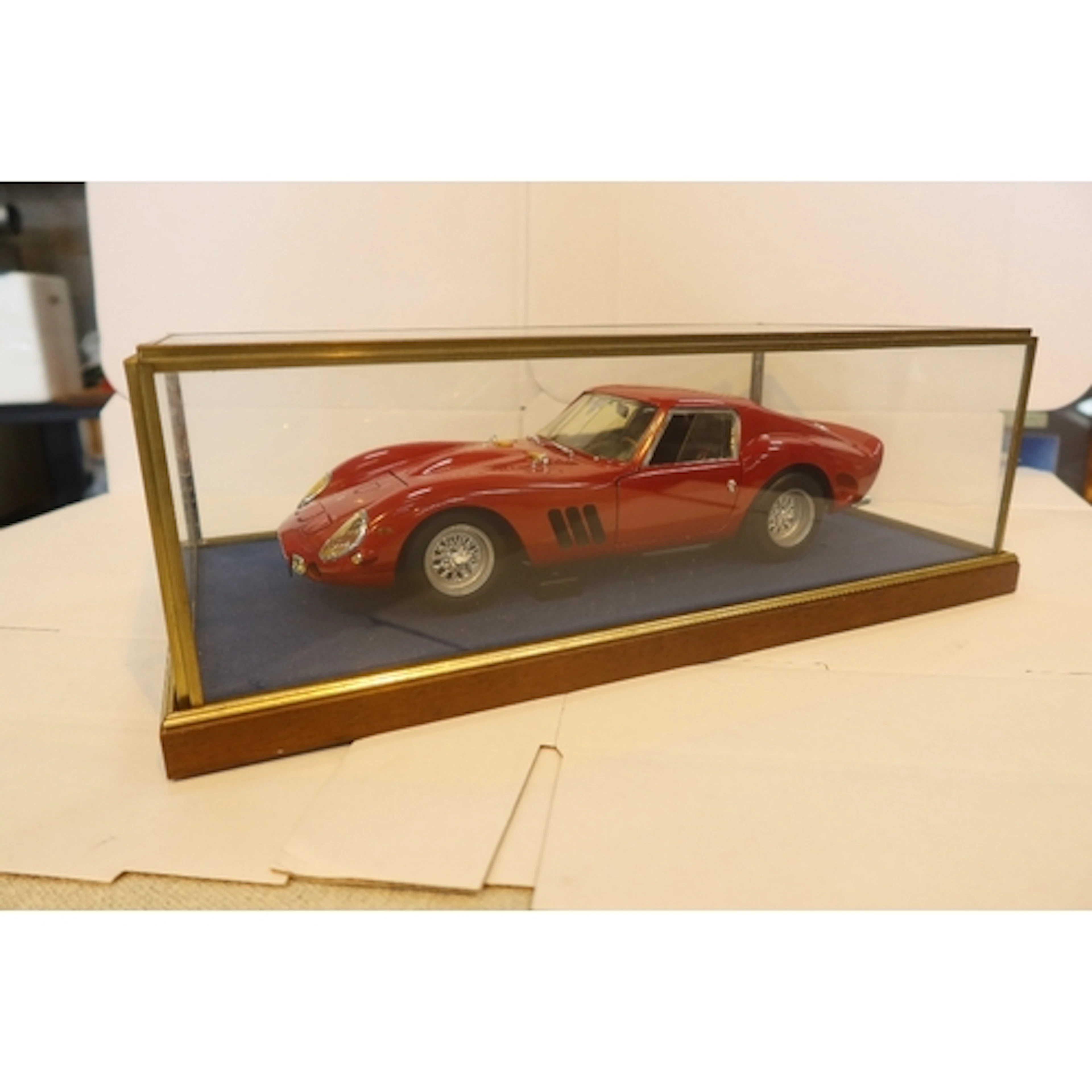 Cased model 250 GTo ….. 14ins