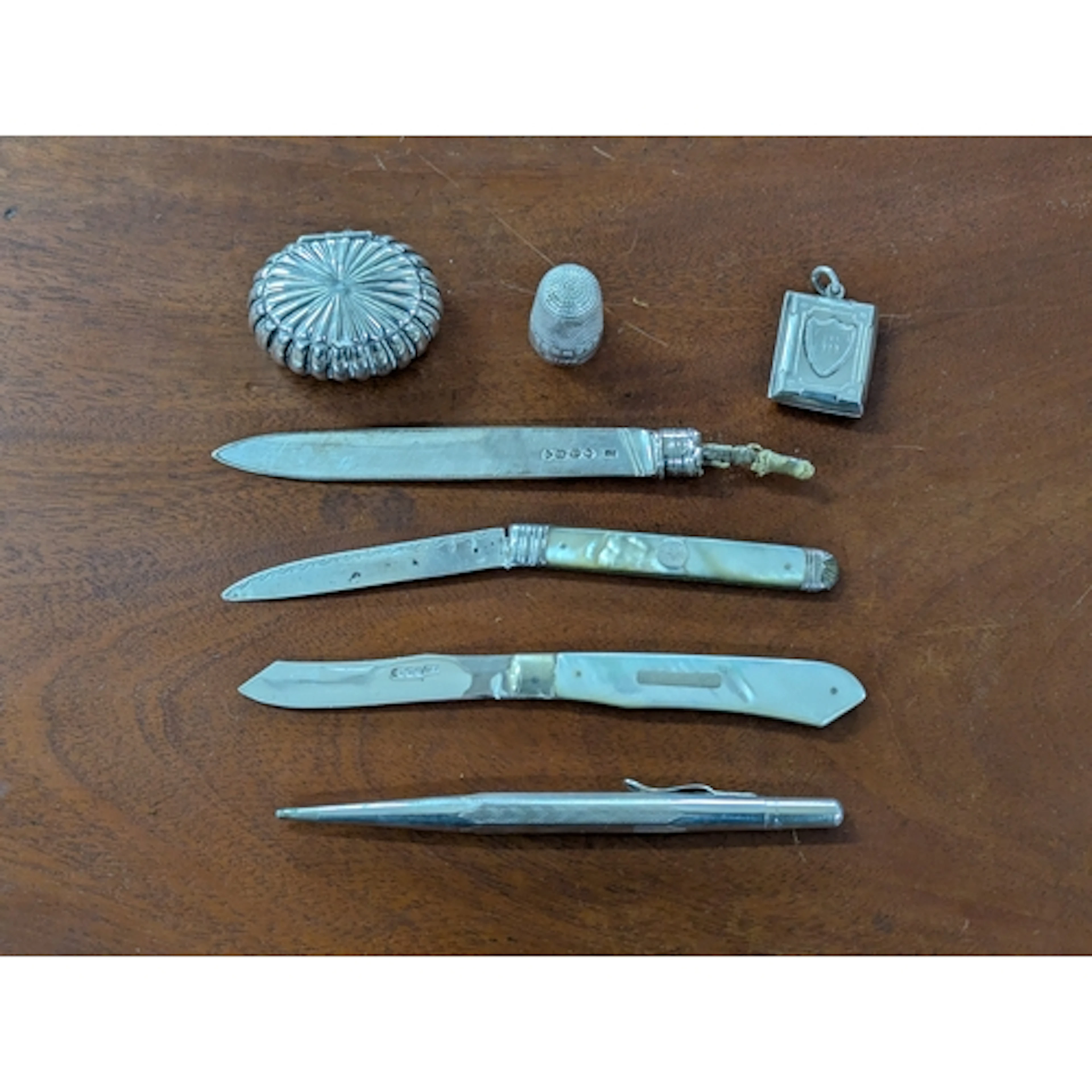 Silver collectables to include a snuff box with reeded desig...