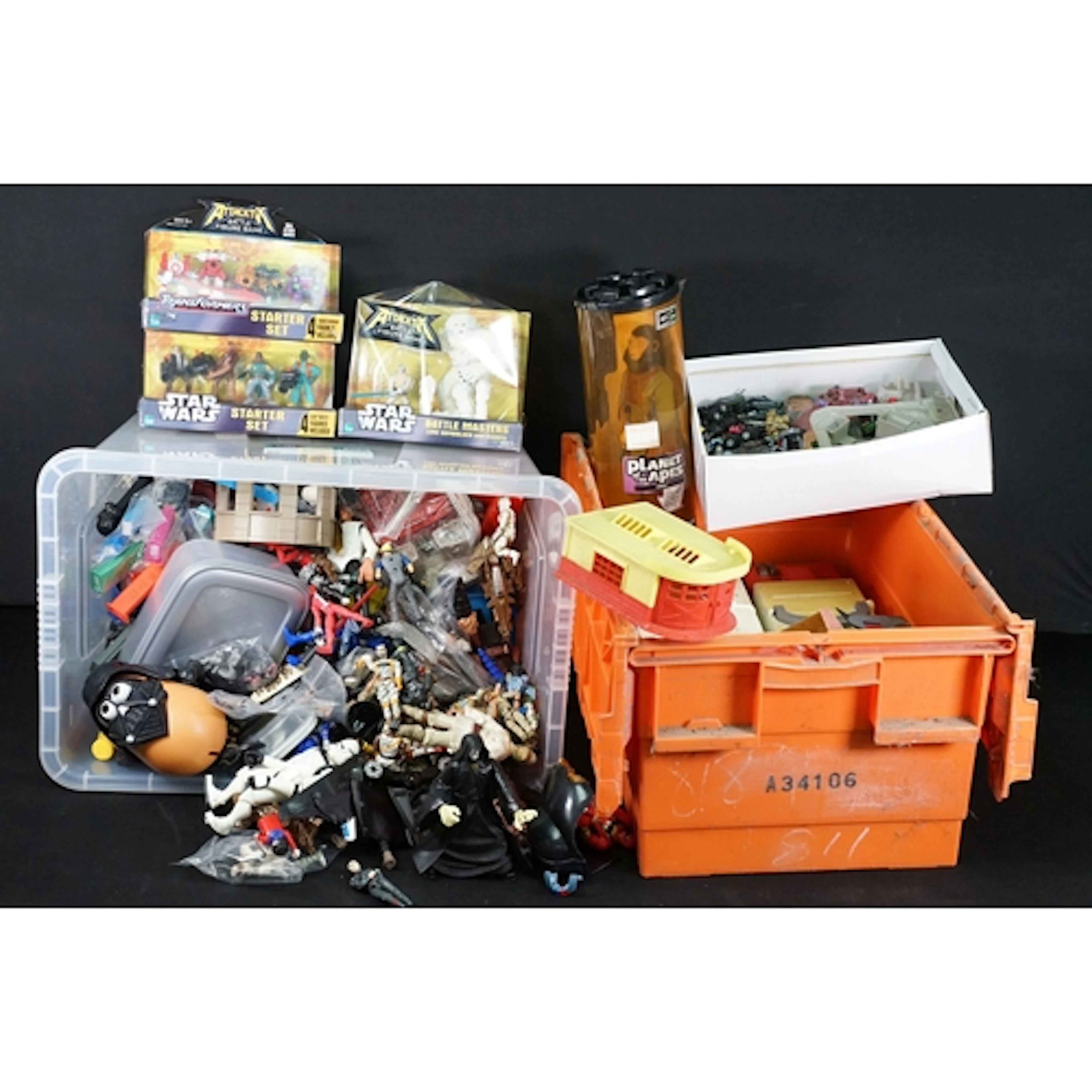 Large collection of mixed toys and collectables to include 3...