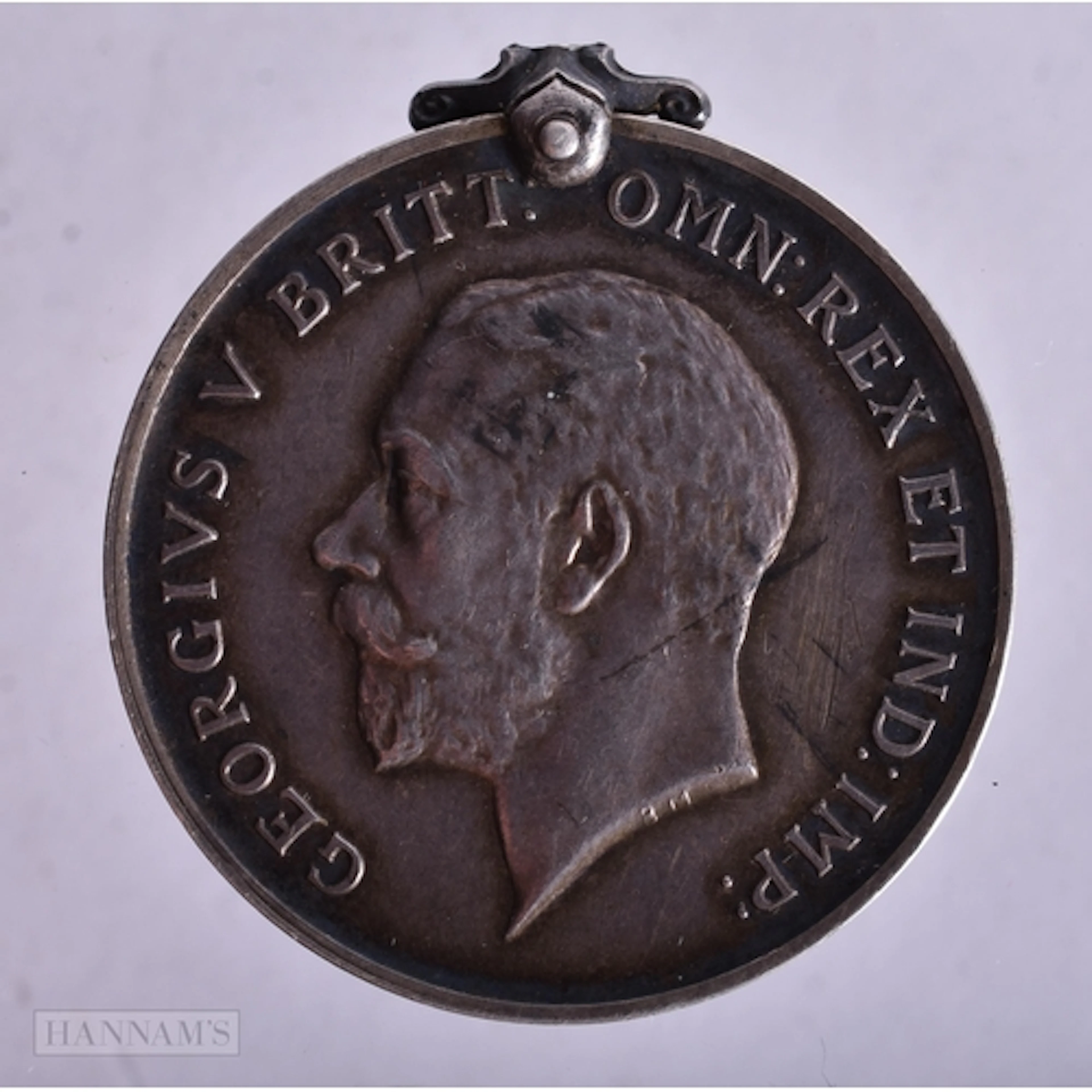 A WW1 MEDAL 10088 Pte E Somner R Berks R. 3.5 cm wide.