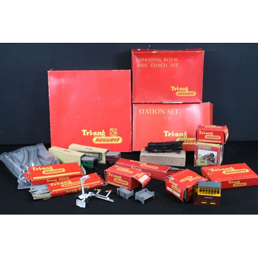 Collection of boxed Triang OO gauge model railway to include...