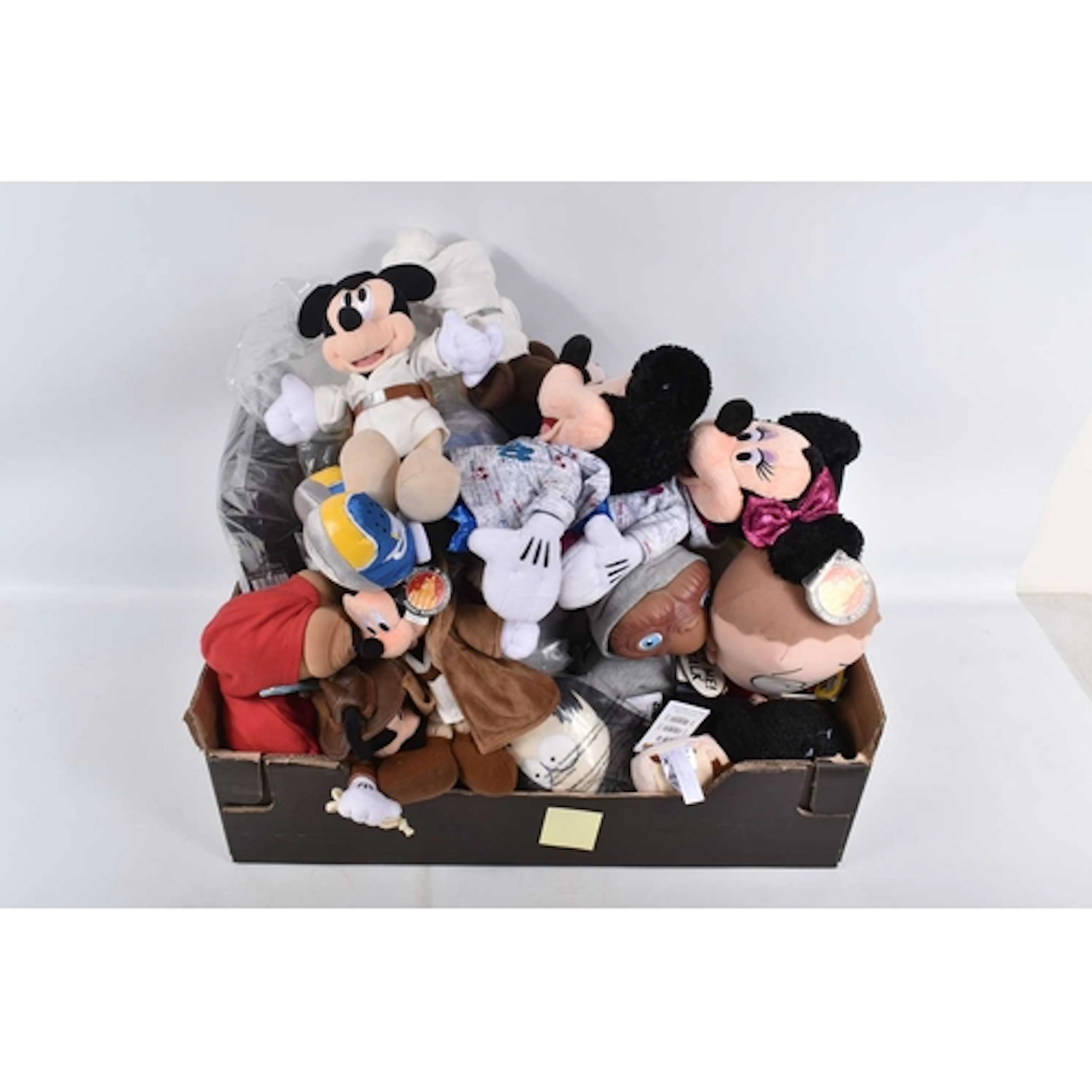 A QUANTITY OF MIXED DISNEY PARKS ORIGINAL AND OTHERS STUFFED...